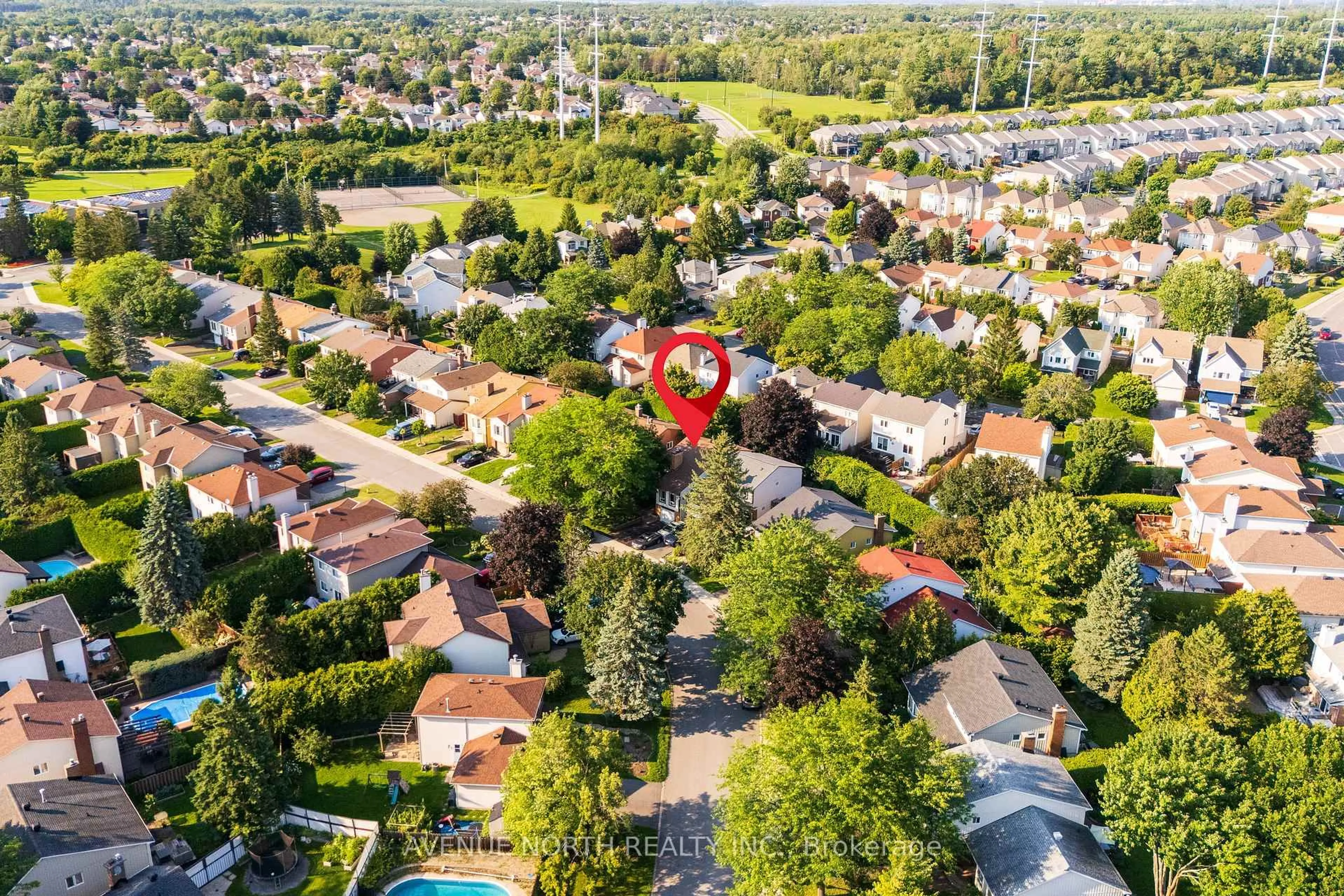 A pic from outside/outdoor area/front of a property/back of a property/a pic from drone, street for 23 Bluegrass Dr, Ottawa Ontario K2M 1G2