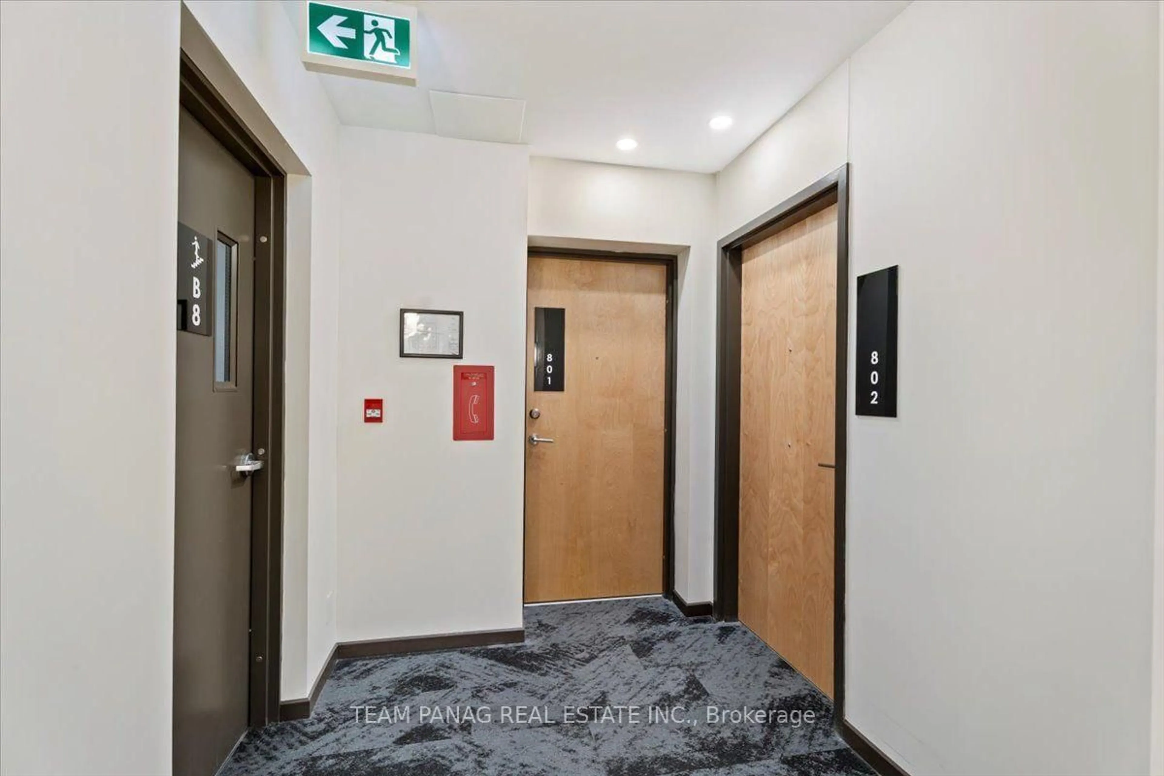 Indoor foyer for 104 Garment St #801, Kitchener Ontario N2G 0C8