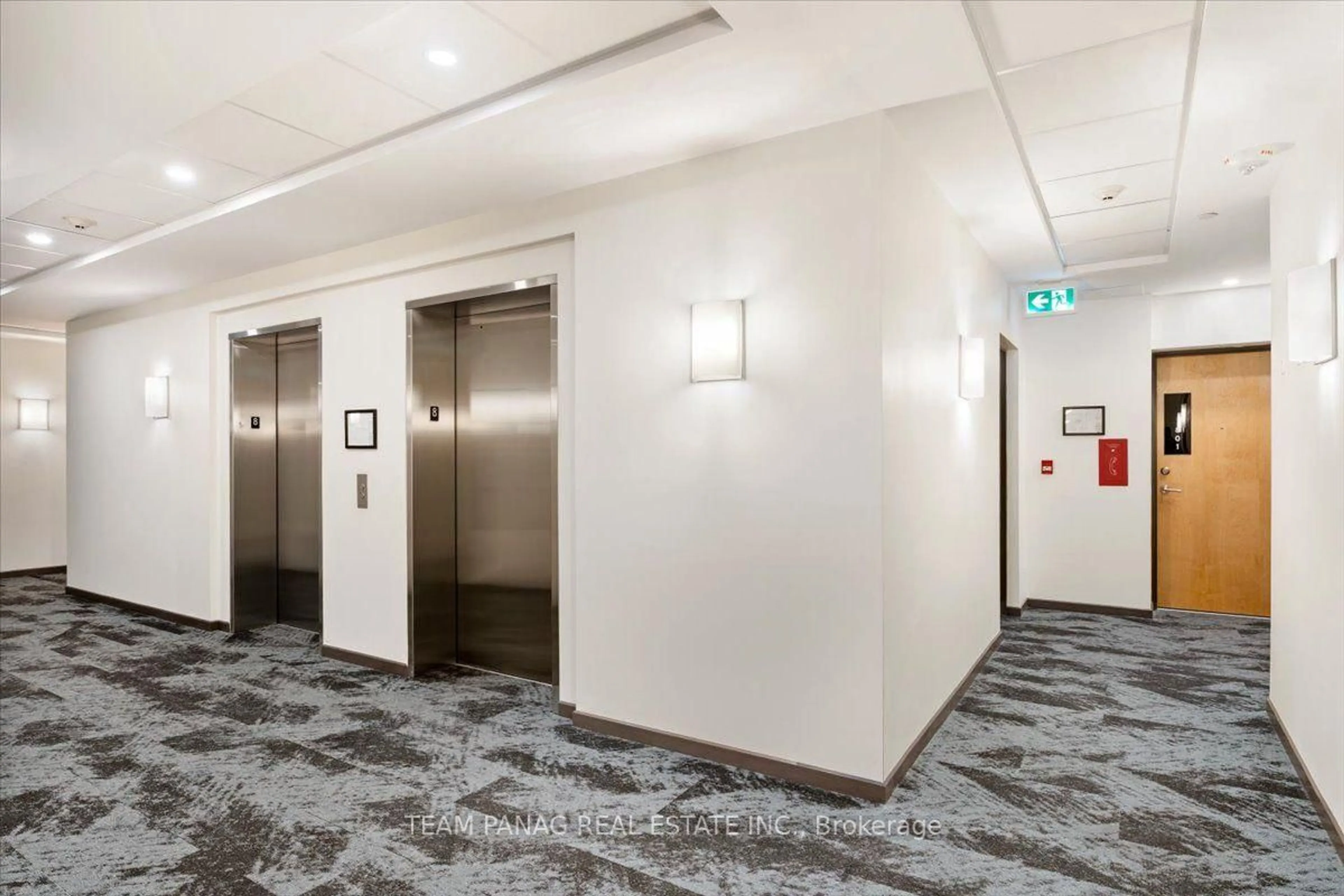 Indoor foyer for 104 Garment St #801, Kitchener Ontario N2G 0C8