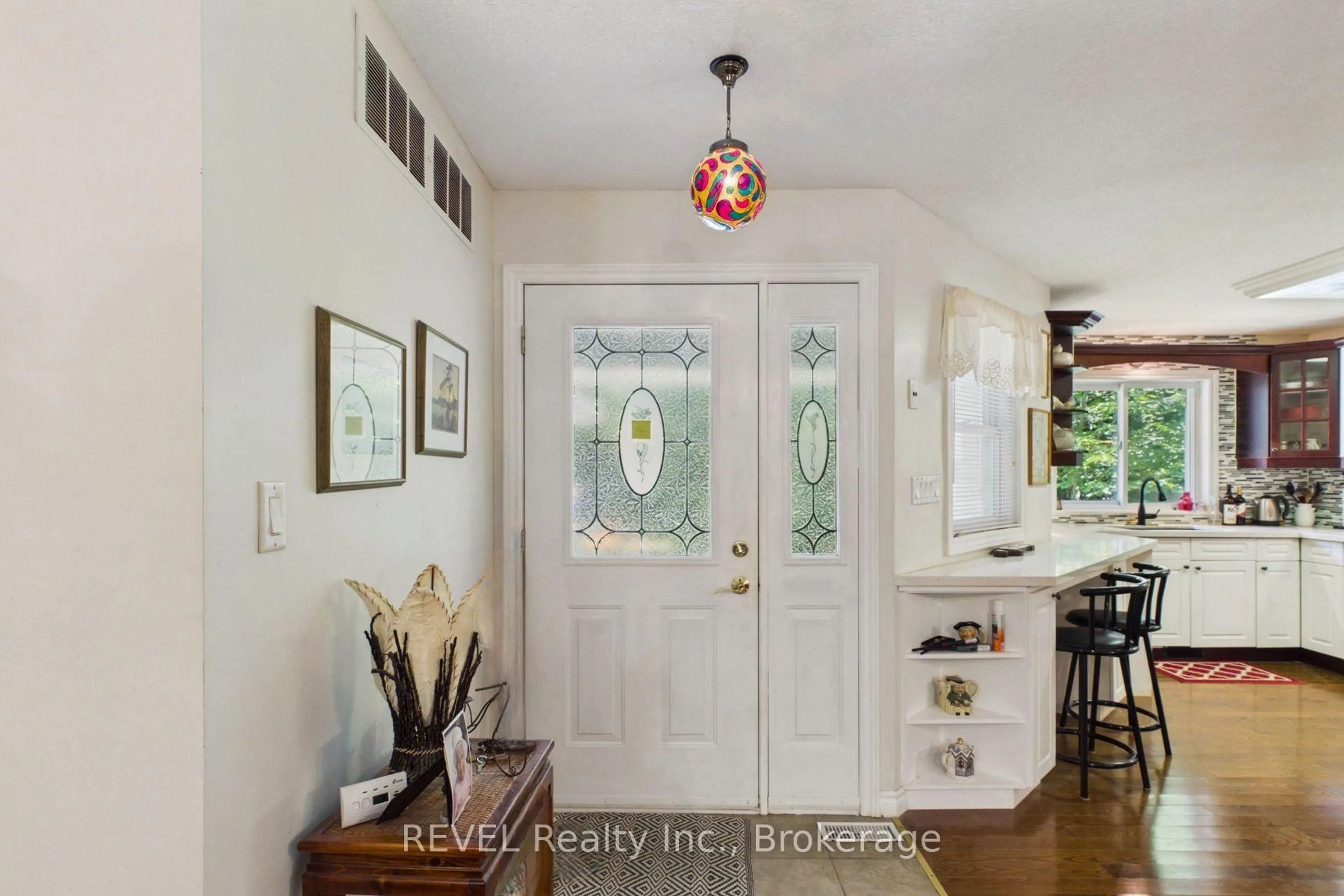 Indoor entryway for 52 Orr Rd, Huntsville Ontario P0B 1M0