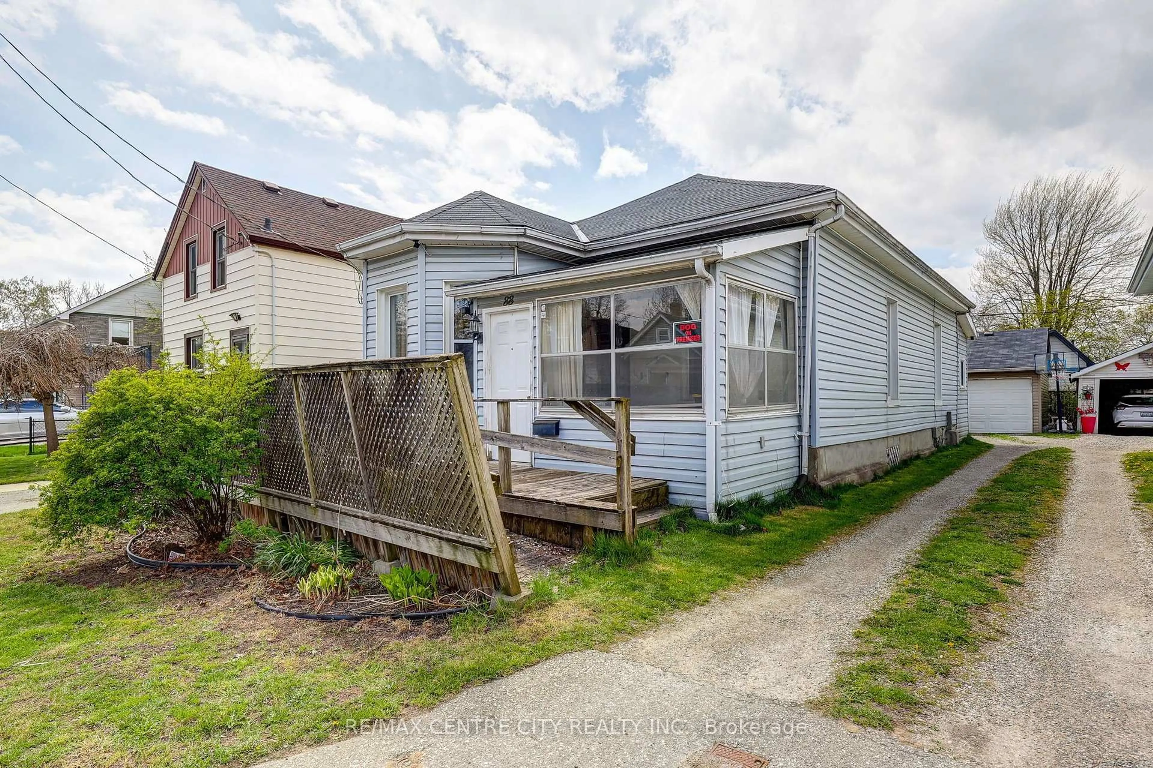 A pic from outside/outdoor area/front of a property/back of a property/a pic from drone, street for 88 Flora St, St. Thomas Ontario N5P 2X6