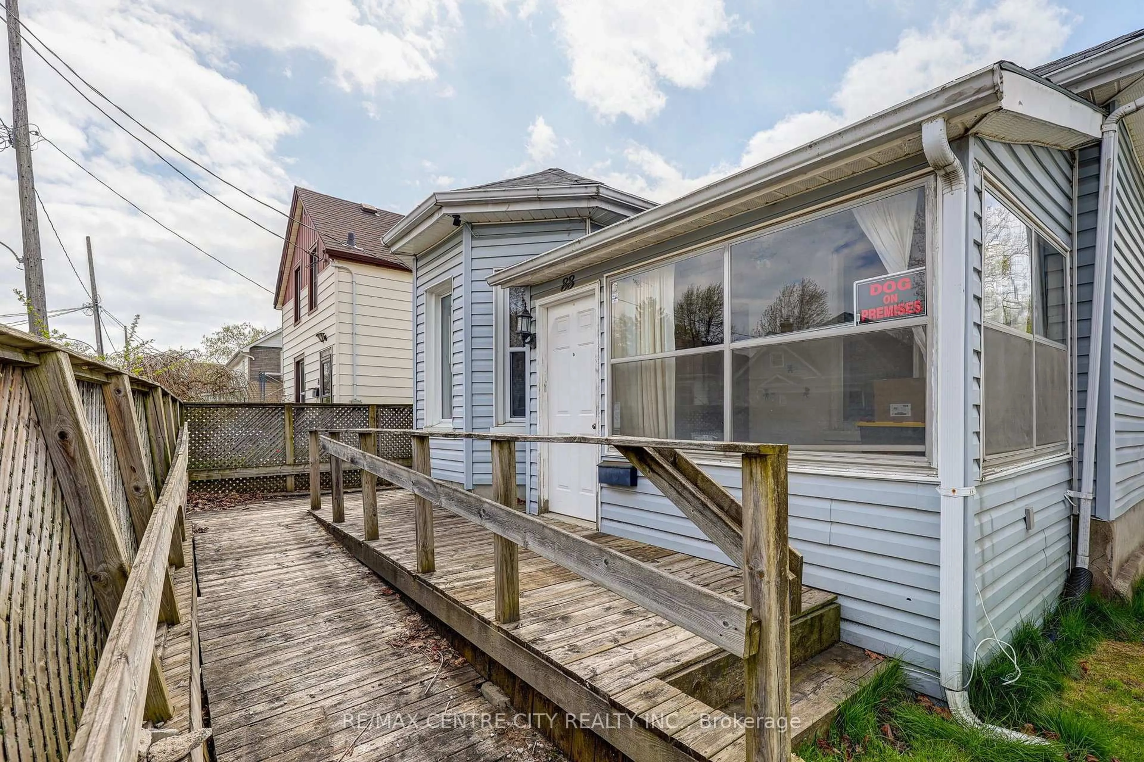 A pic from outside/outdoor area/front of a property/back of a property/a pic from drone, street for 88 Flora St, St. Thomas Ontario N5P 2X6