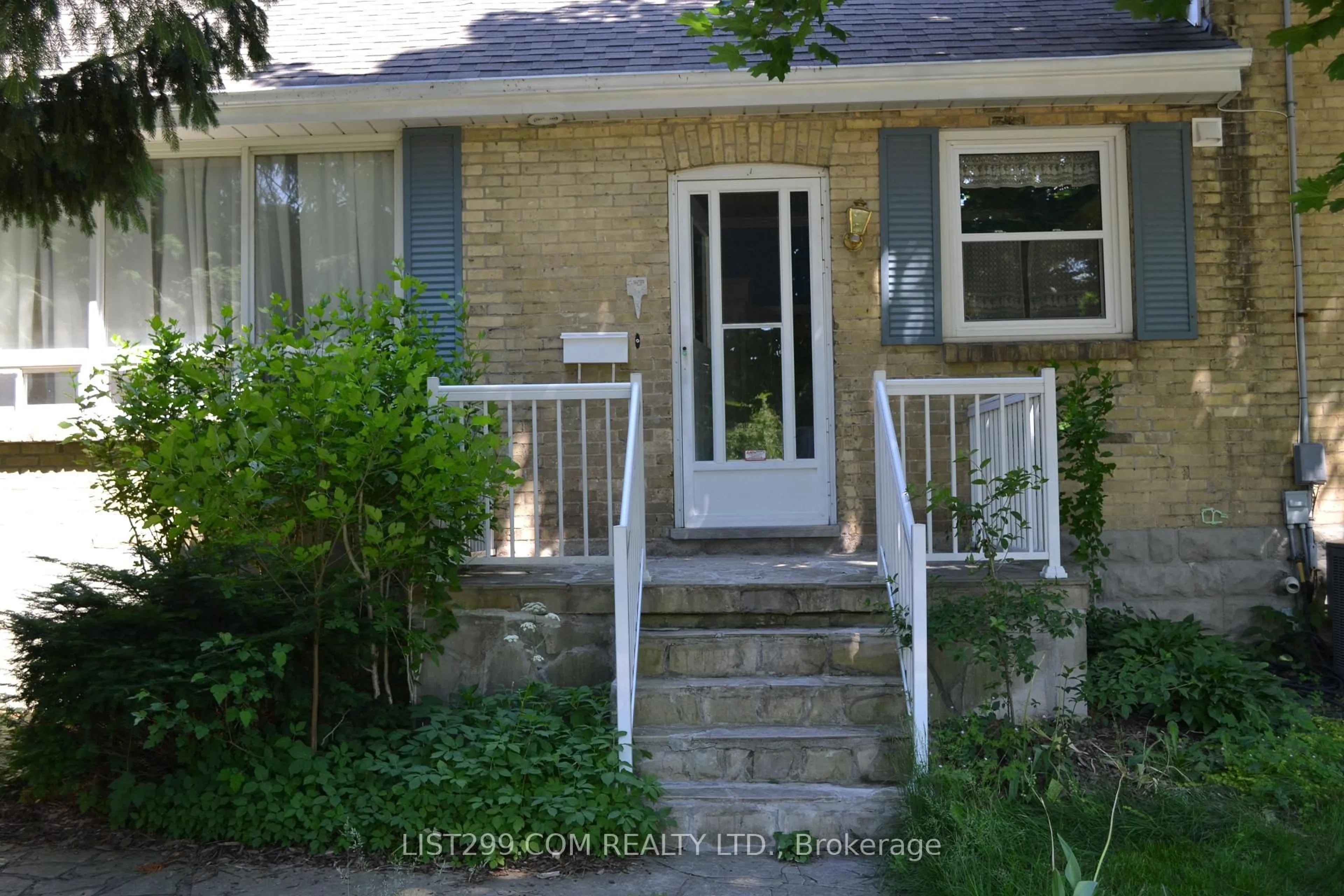 Unknown for 1049 Talbot St, London East Ontario N6A 2V9