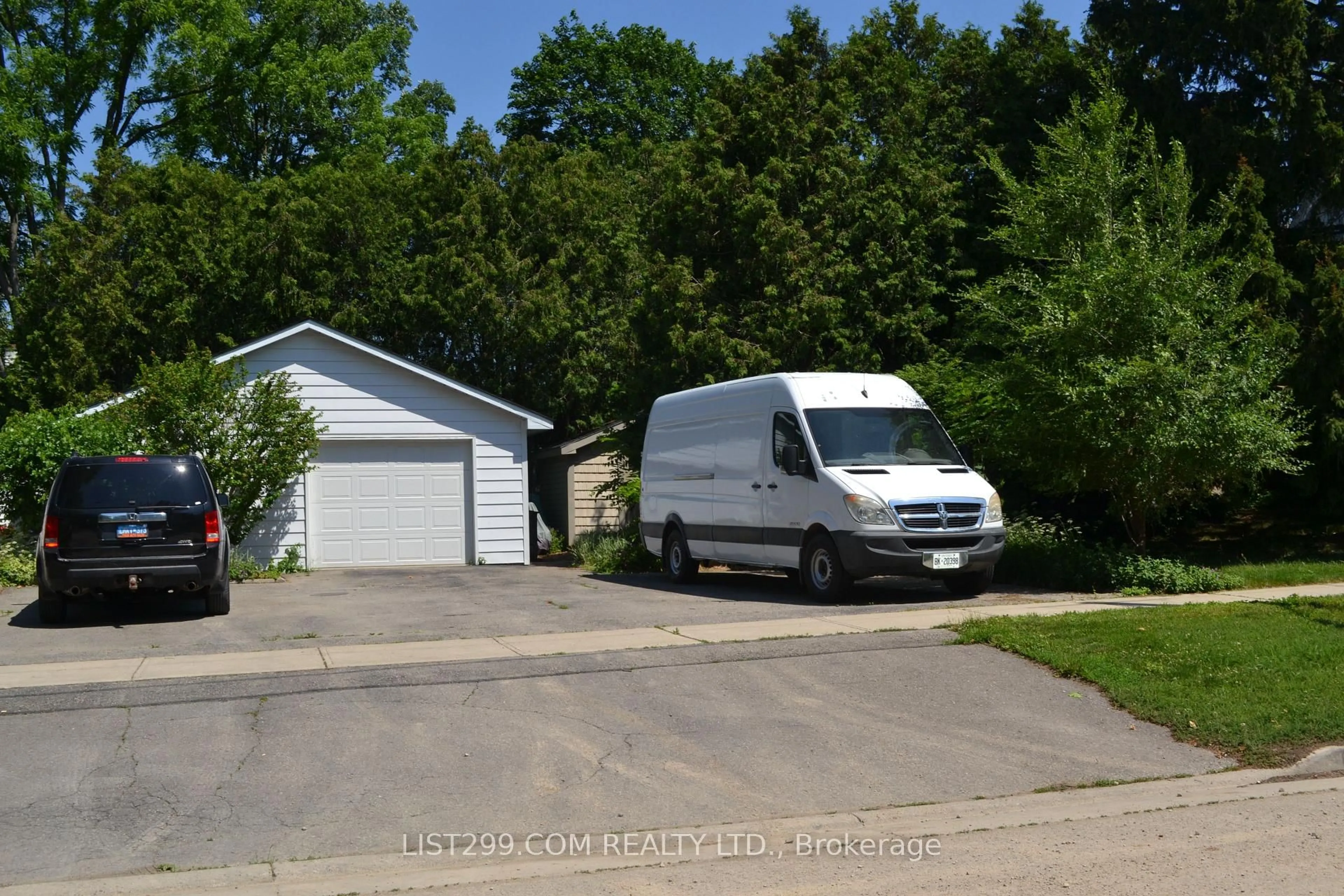 Unknown for 1049 Talbot St, London East Ontario N6A 2V9