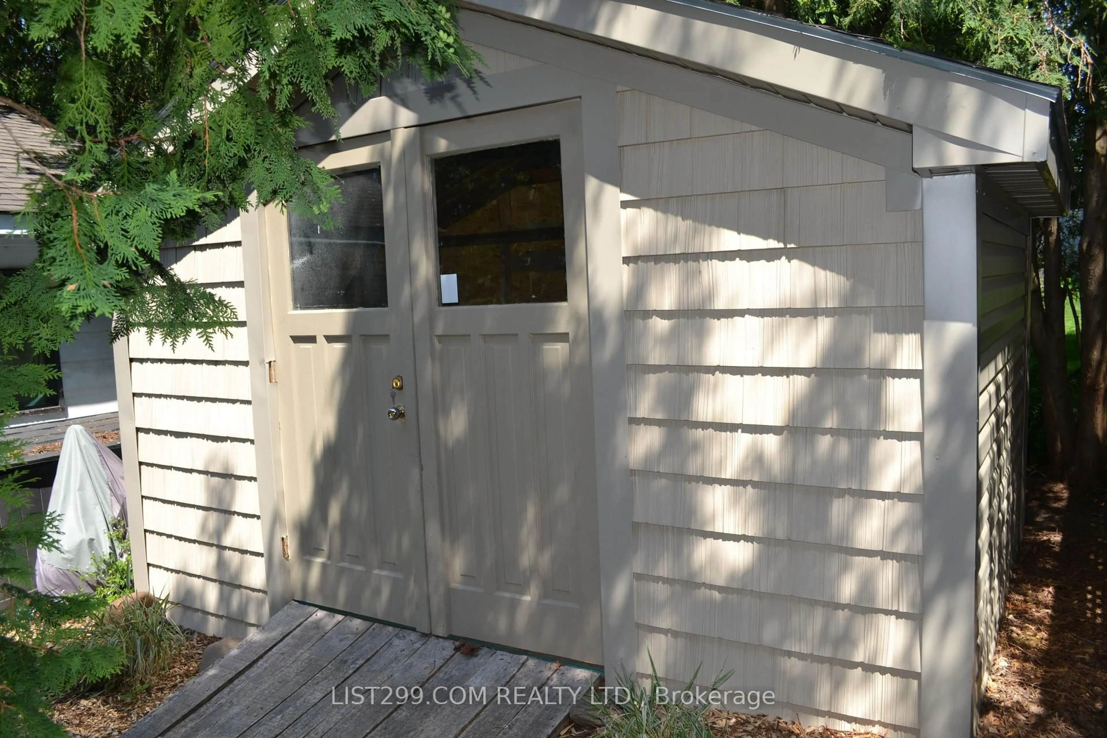 Shed for 1049 Talbot St, London East Ontario N6A 2V9