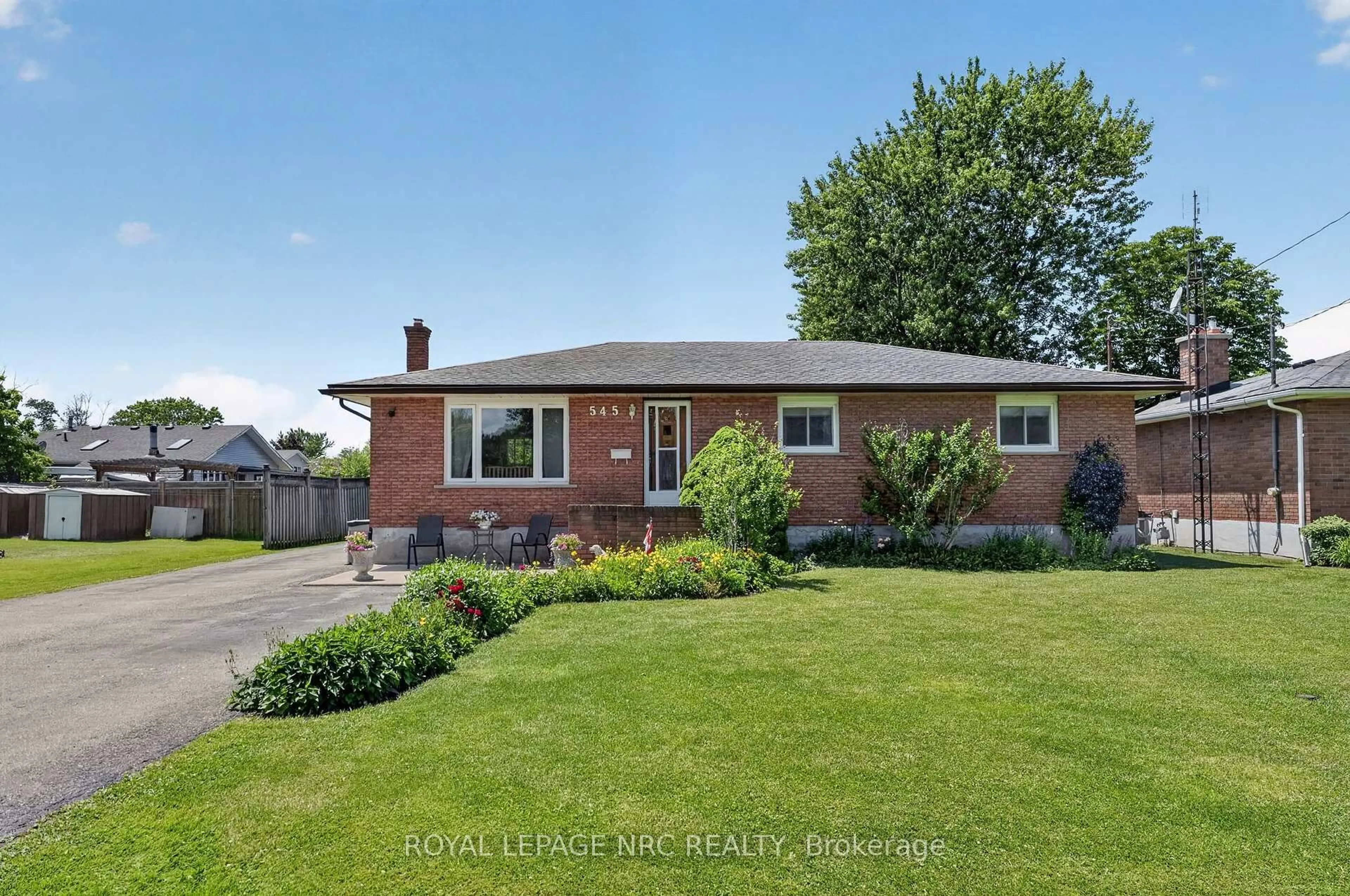 Home with brick exterior material, street for 545 Belleview Blvd, Fort Erie Ontario L0S 1N0
