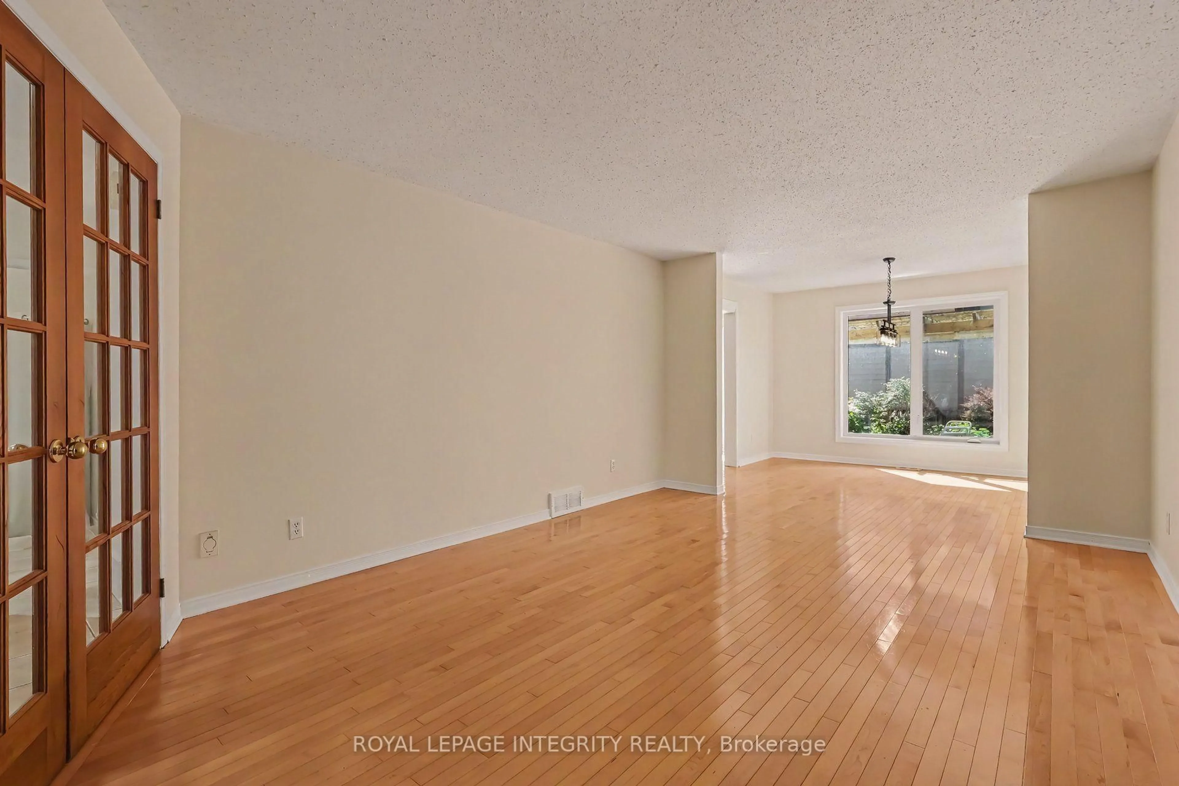 A pic of a room for 7012 Notre Dame St, Ottawa Ontario K1C 1H7