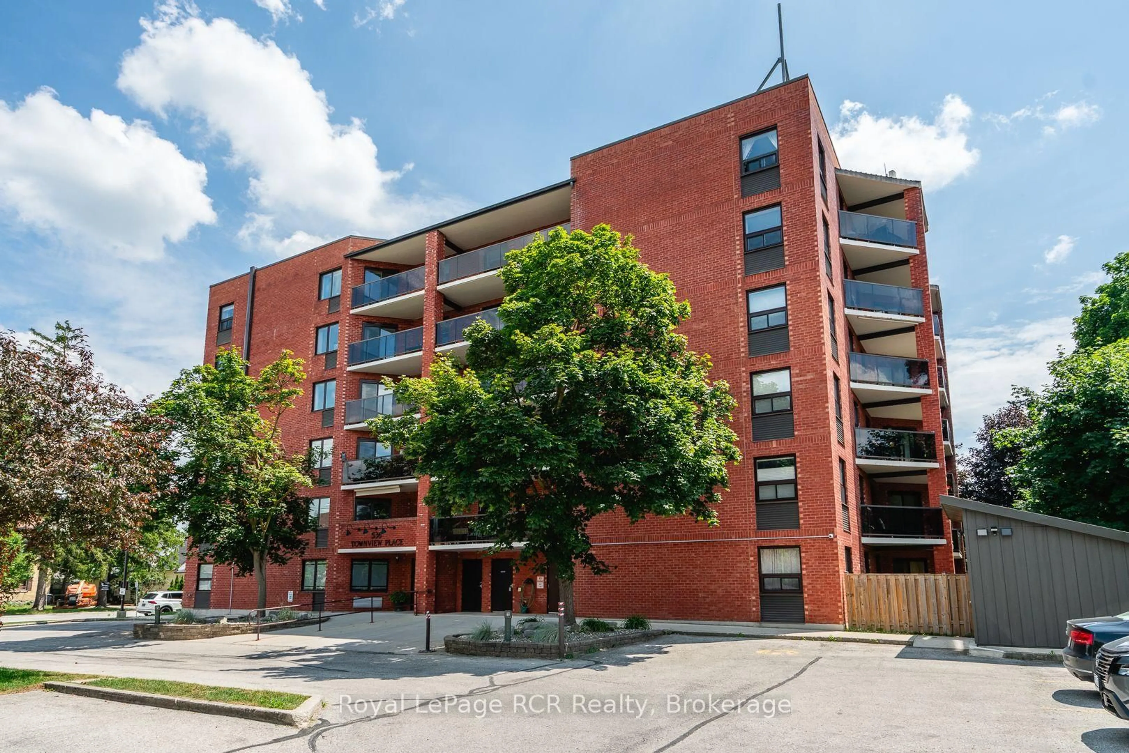 A pic from outside/outdoor area/front of a property/back of a property/a pic from drone, building for 536 11th Ave #606, Hanover Ontario N4N 2S4