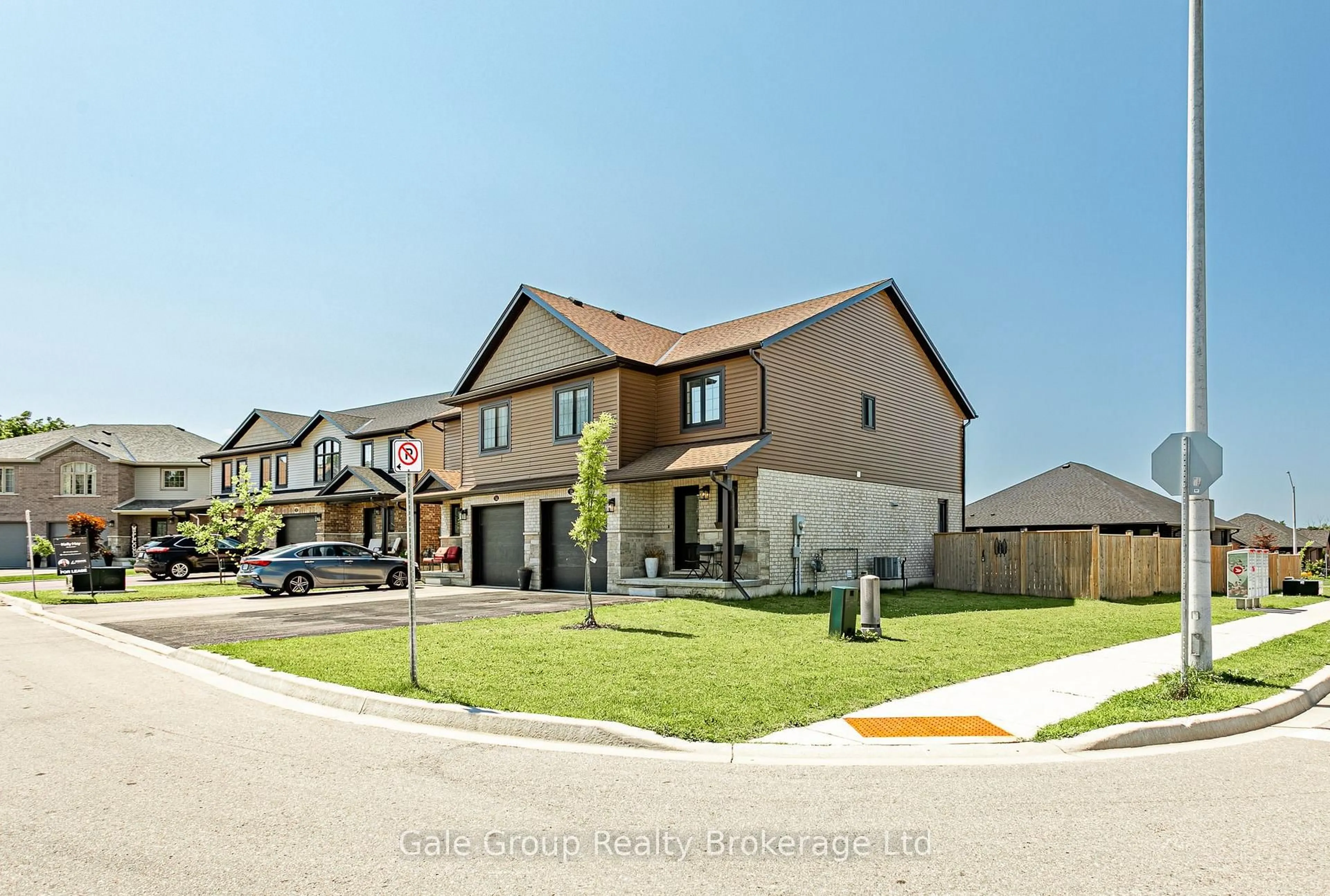 A pic from outside/outdoor area/front of a property/back of a property/a pic from drone, street for 38 Amber St, Norfolk Ontario N0E 1Y0