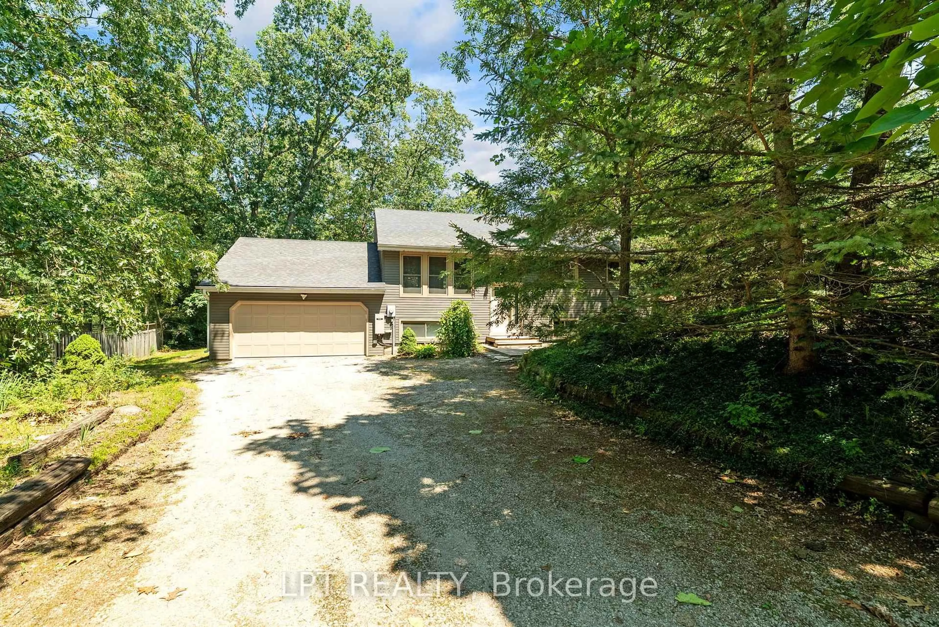 A pic from outside/outdoor area/front of a property/back of a property/a pic from drone, unknown for 7806 Alfred Cres, Lambton Shores Ontario N0M 2L0