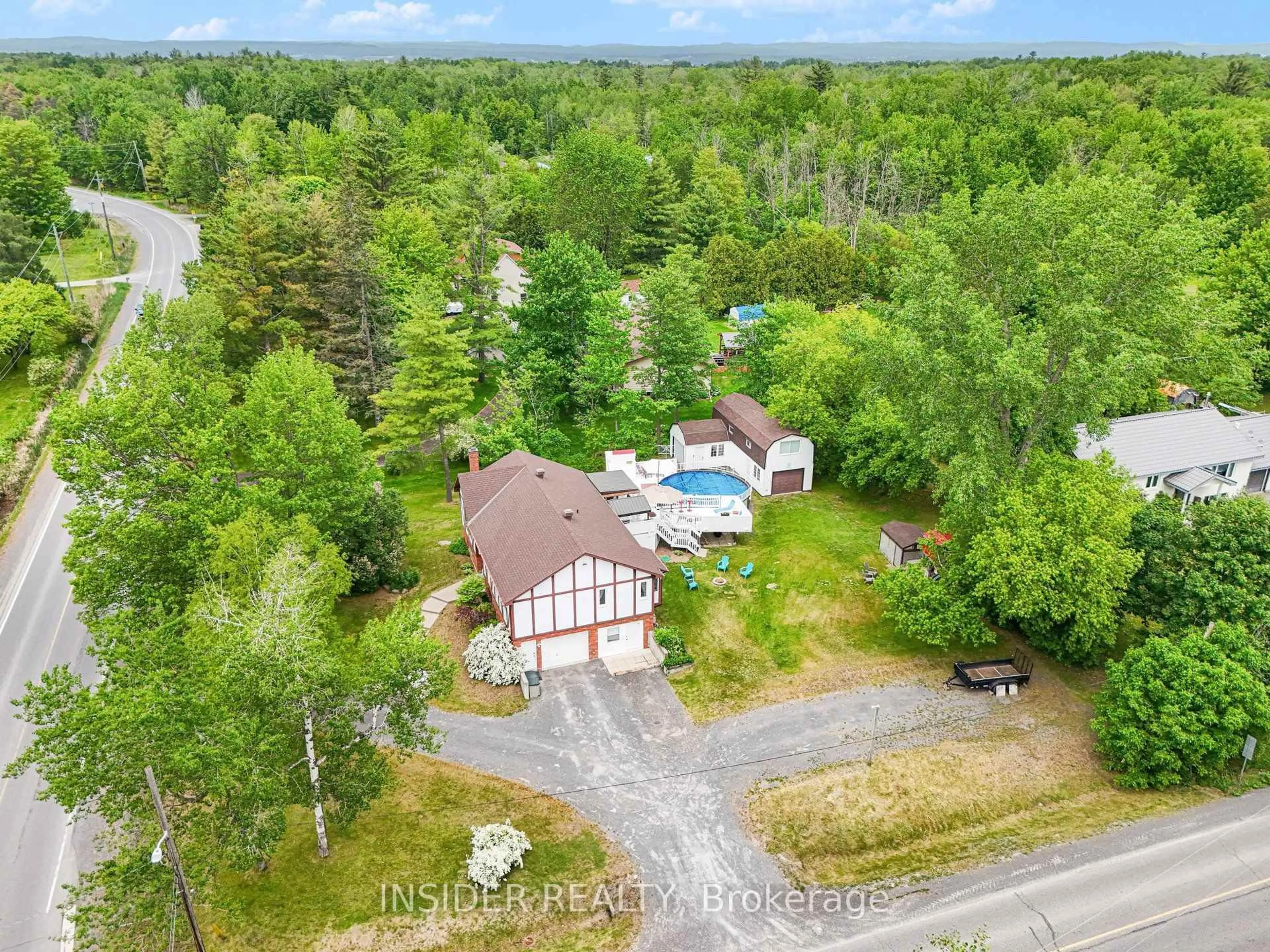 A pic from outside/outdoor area/front of a property/back of a property/a pic from drone, unknown for 1887 Canaan Rd, Clarence-Rockland Ontario K4K 1K9