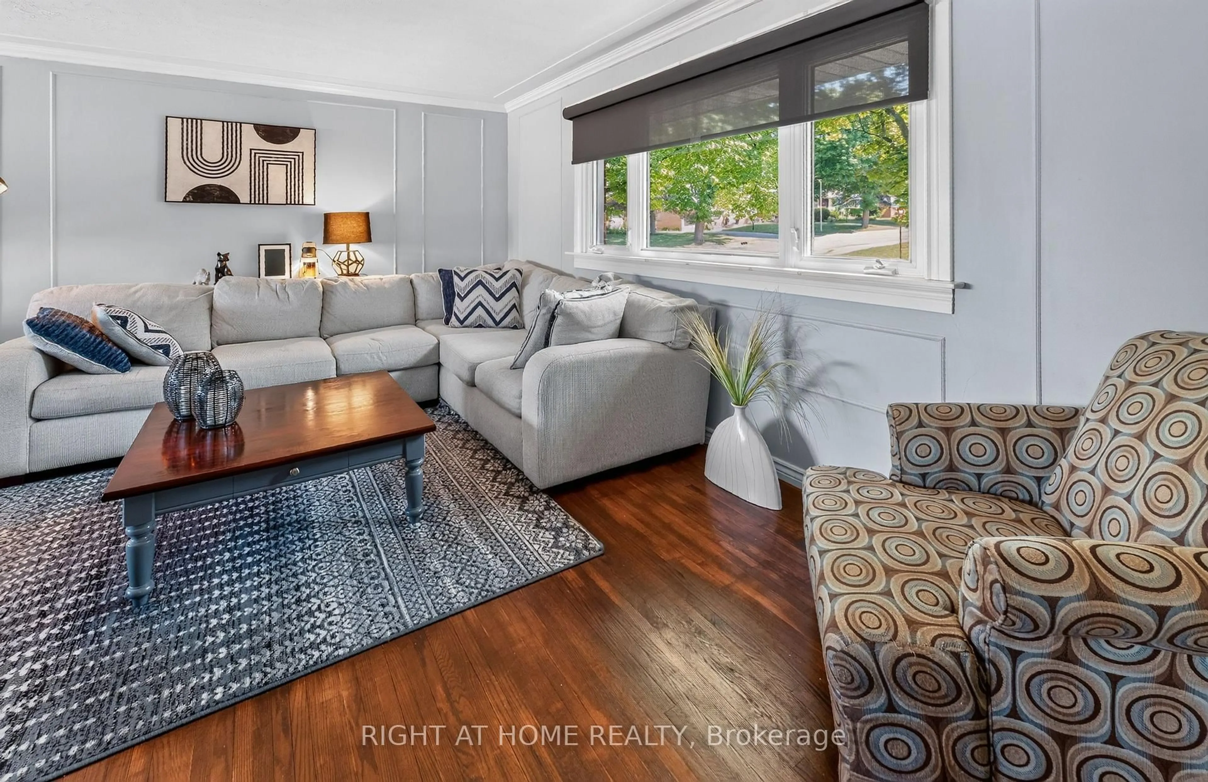 Living room with furniture, wood/laminate floor for 366 Burlington Cres, London South Ontario N5Z 3H1