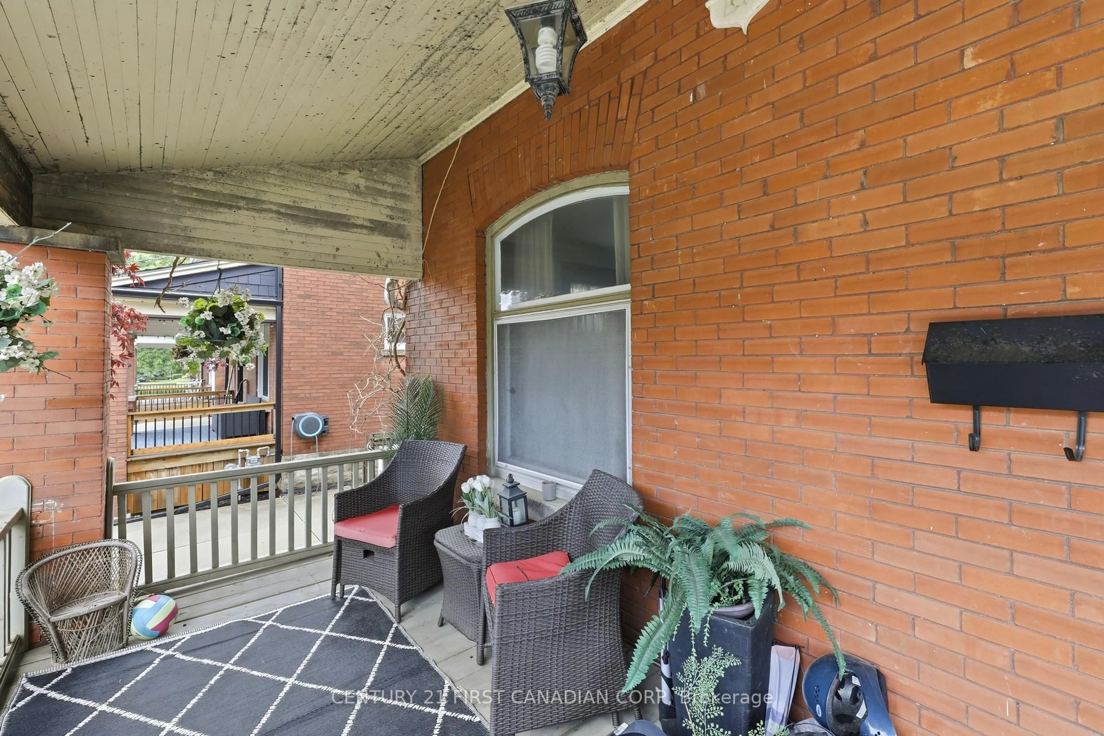 Patio, street for 95 Myrtle St, St. Thomas Ontario N5R 2E9