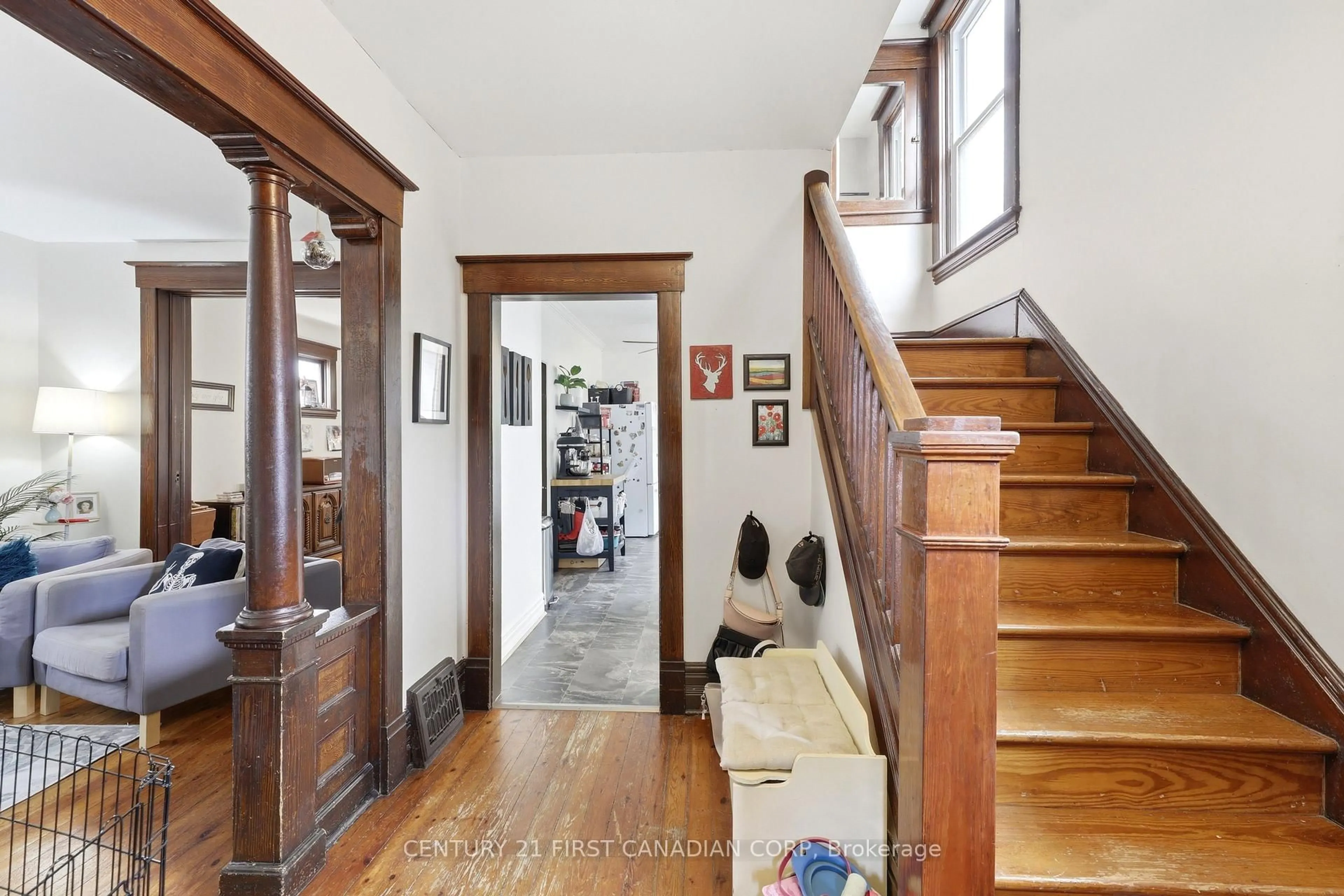 Indoor foyer for 95 Myrtle St, St. Thomas Ontario N5R 2E9