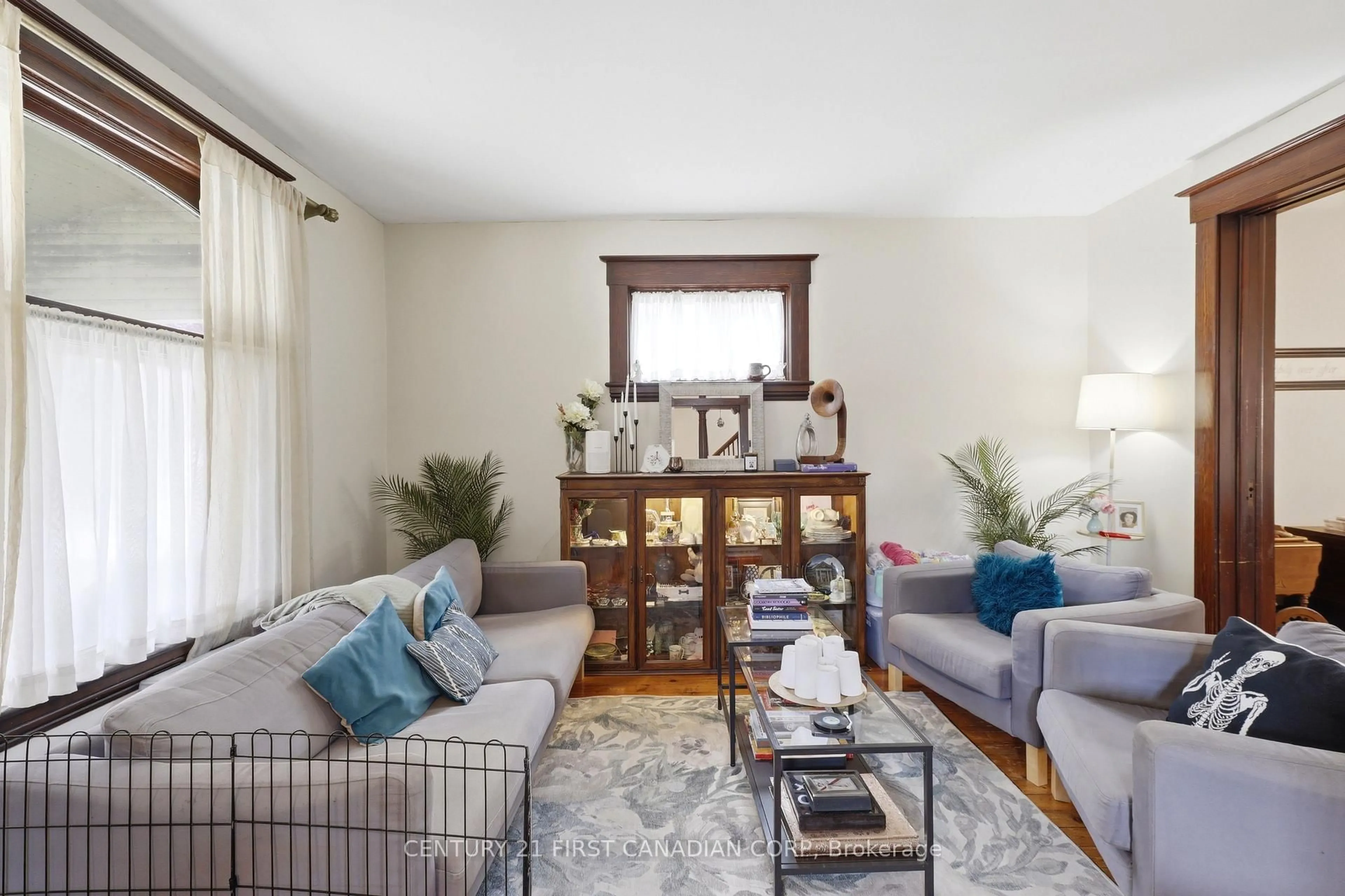Living room with furniture, unknown for 95 Myrtle St, St. Thomas Ontario N5R 2E9