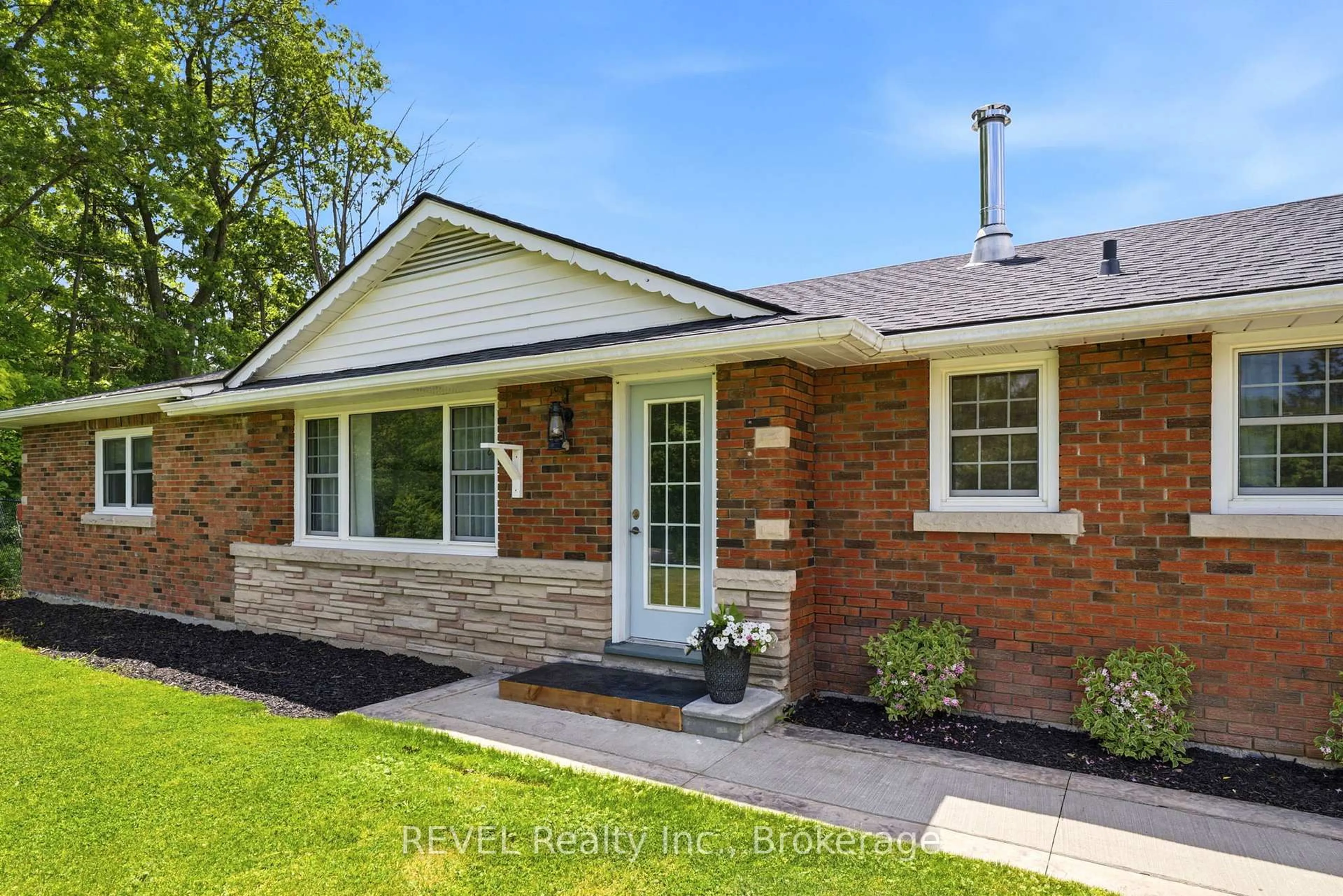 Home with brick exterior material, street for 8238 Concession 5 Rd, West Lincoln Ontario L0R 1E0