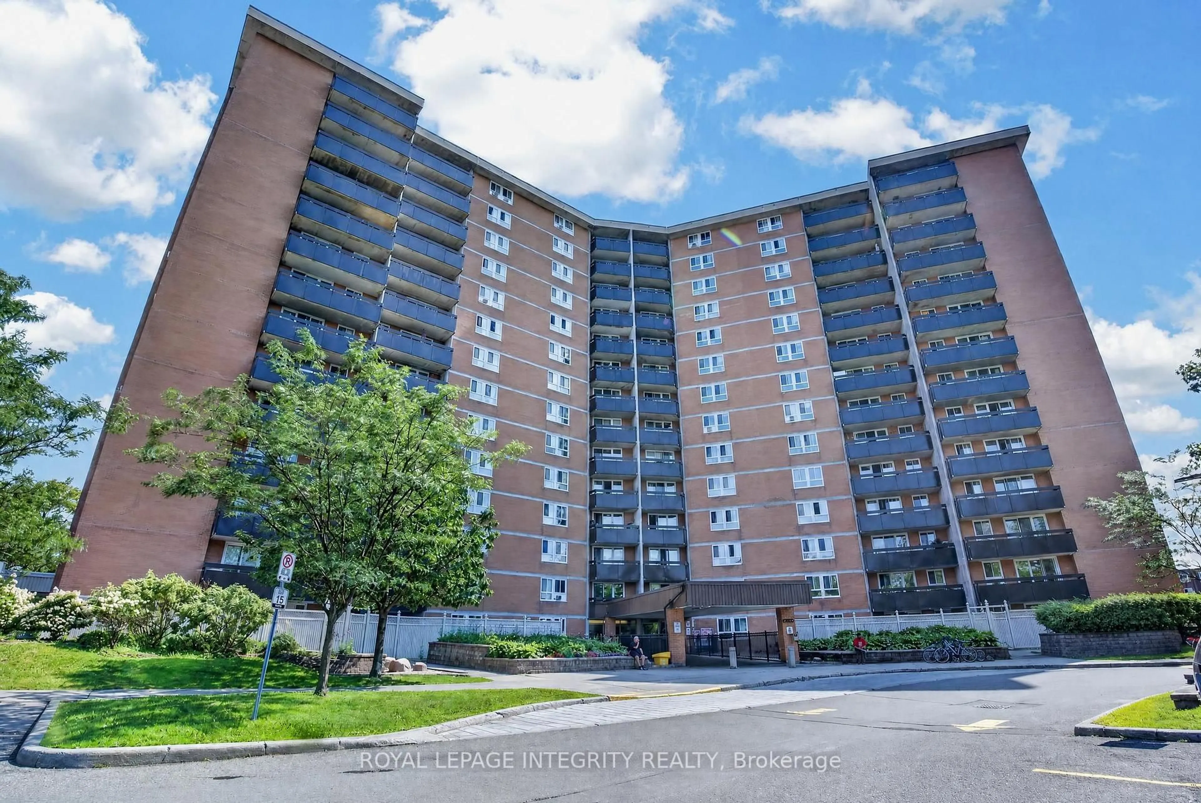 Unknown for 2000 Jasmine Cres #606, Ottawa Ontario K1J 8K4