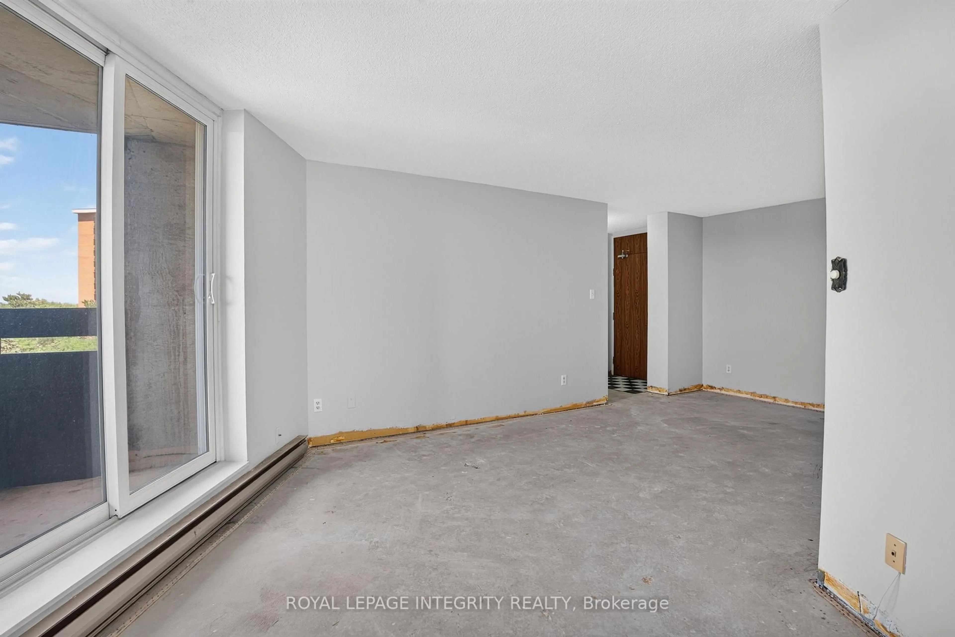 A pic of a room for 2000 Jasmine Cres #606, Ottawa Ontario K1J 8K4