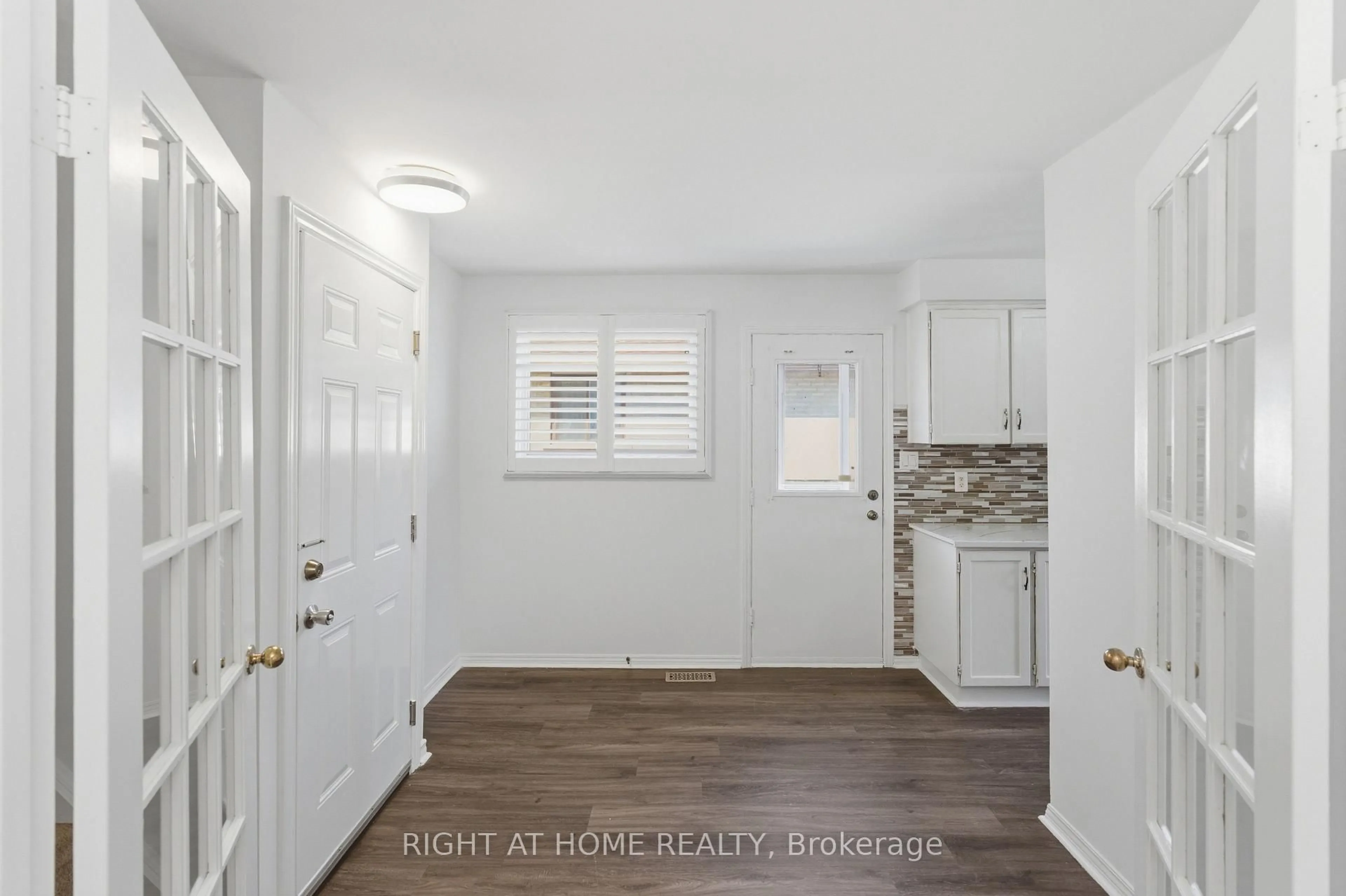Indoor entryway for 341 Rexford Dr, Hamilton Ontario L8W 1W2