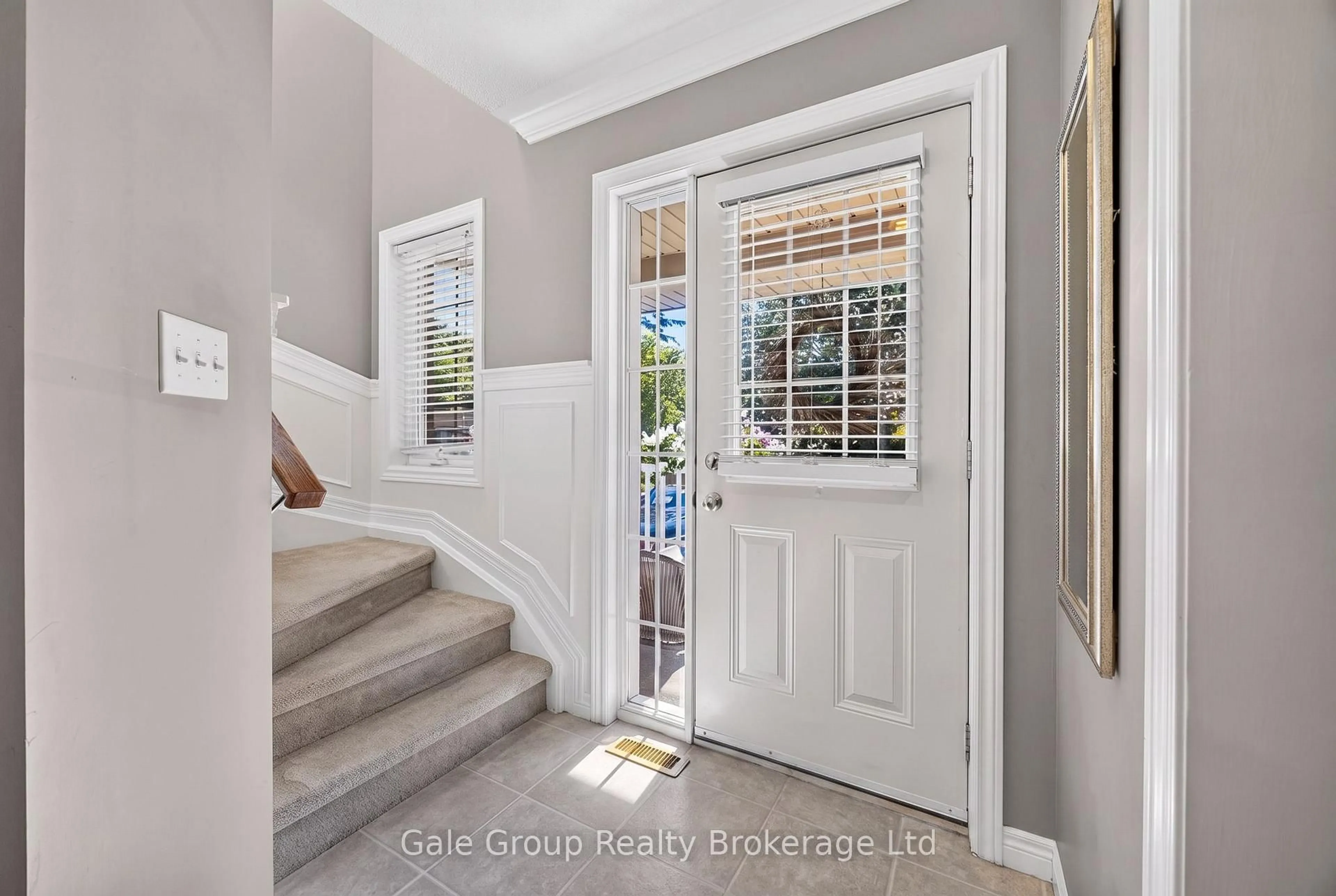 Indoor entryway for 115 Burtch St, Woodstock Ontario N4S 3M5