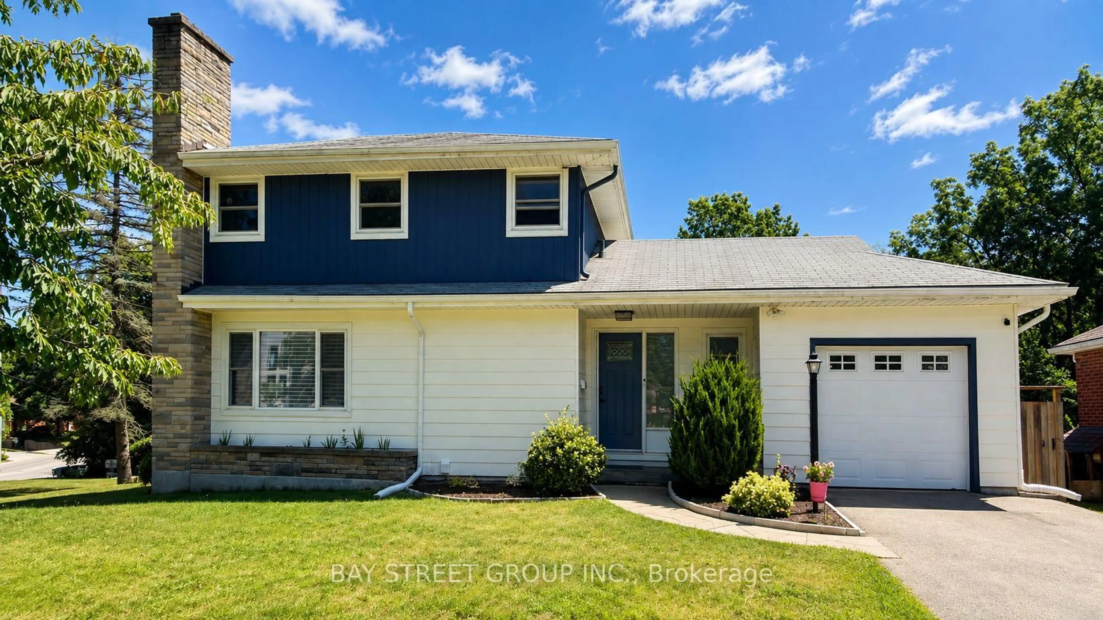 Home with vinyl exterior material, unknown for 3 Parkside Dr, Tillsonburg Ontario N4G 4A1