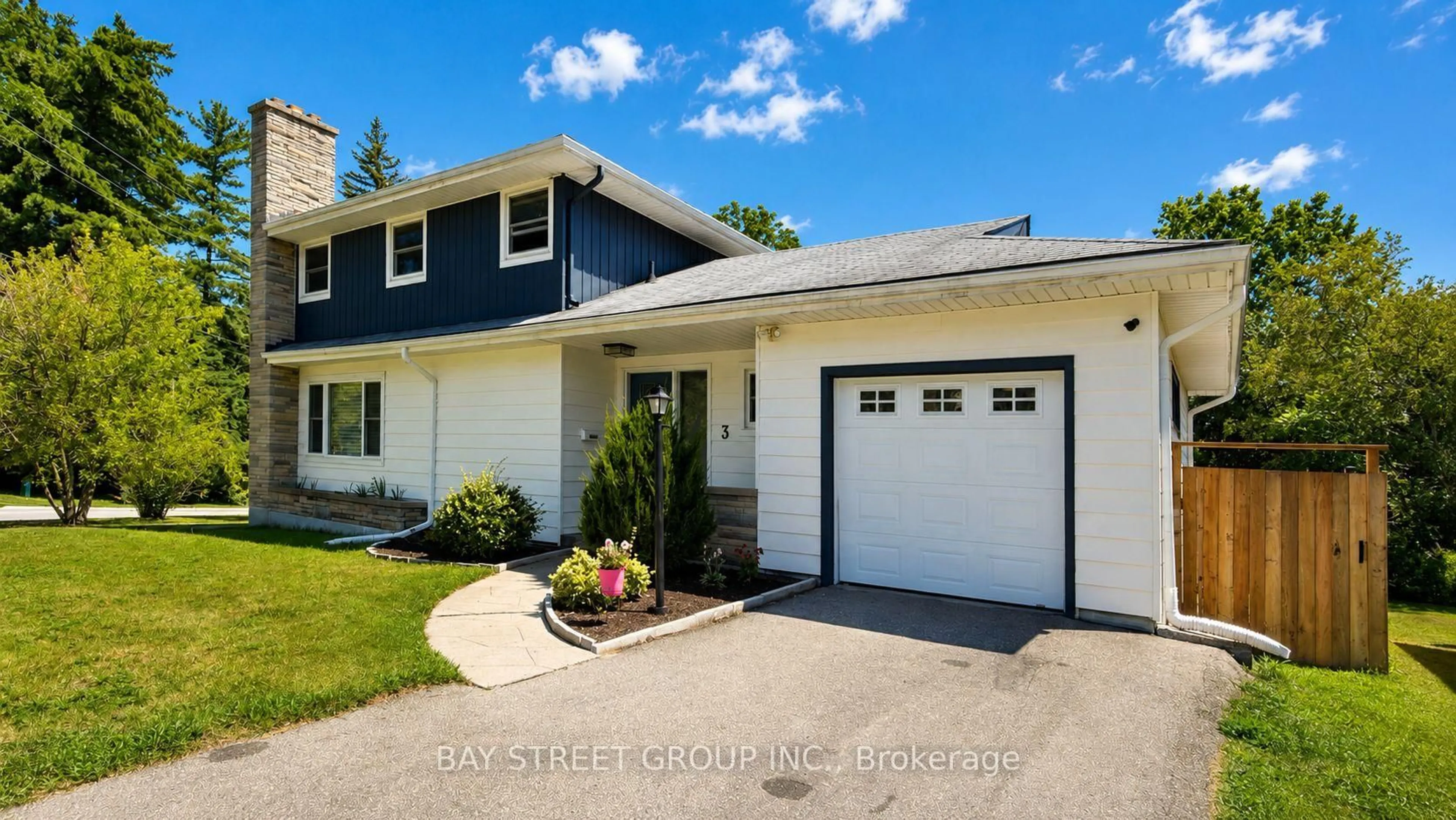 Home with vinyl exterior material, street for 3 Parkside Dr, Tillsonburg Ontario N4G 4A1
