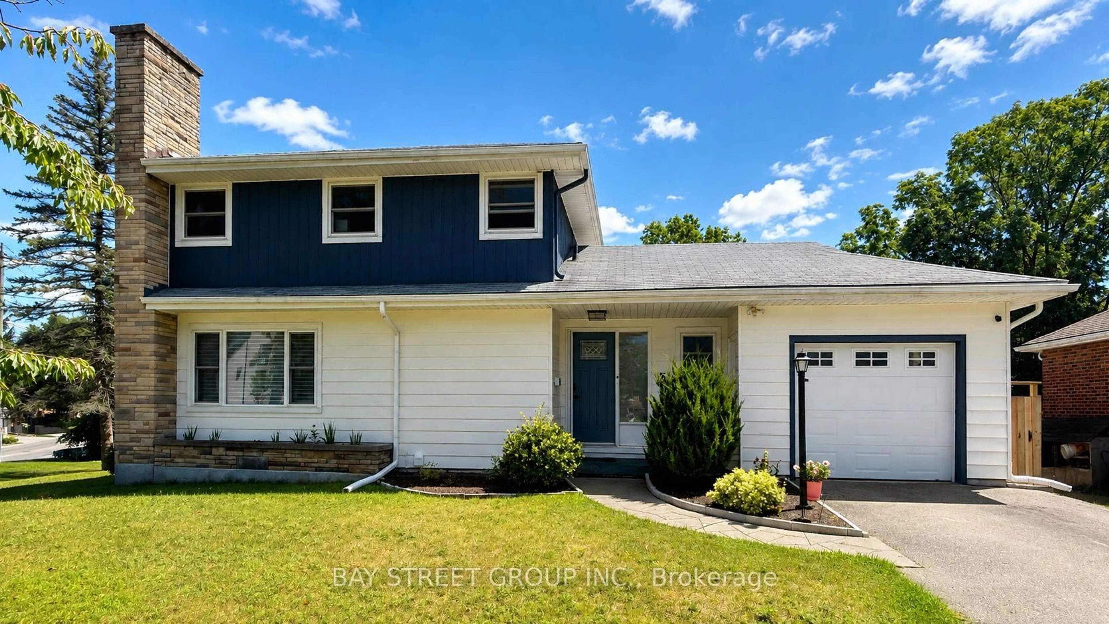 Home with vinyl exterior material, street for 3 Parkside Dr, Tillsonburg Ontario N4G 4A1