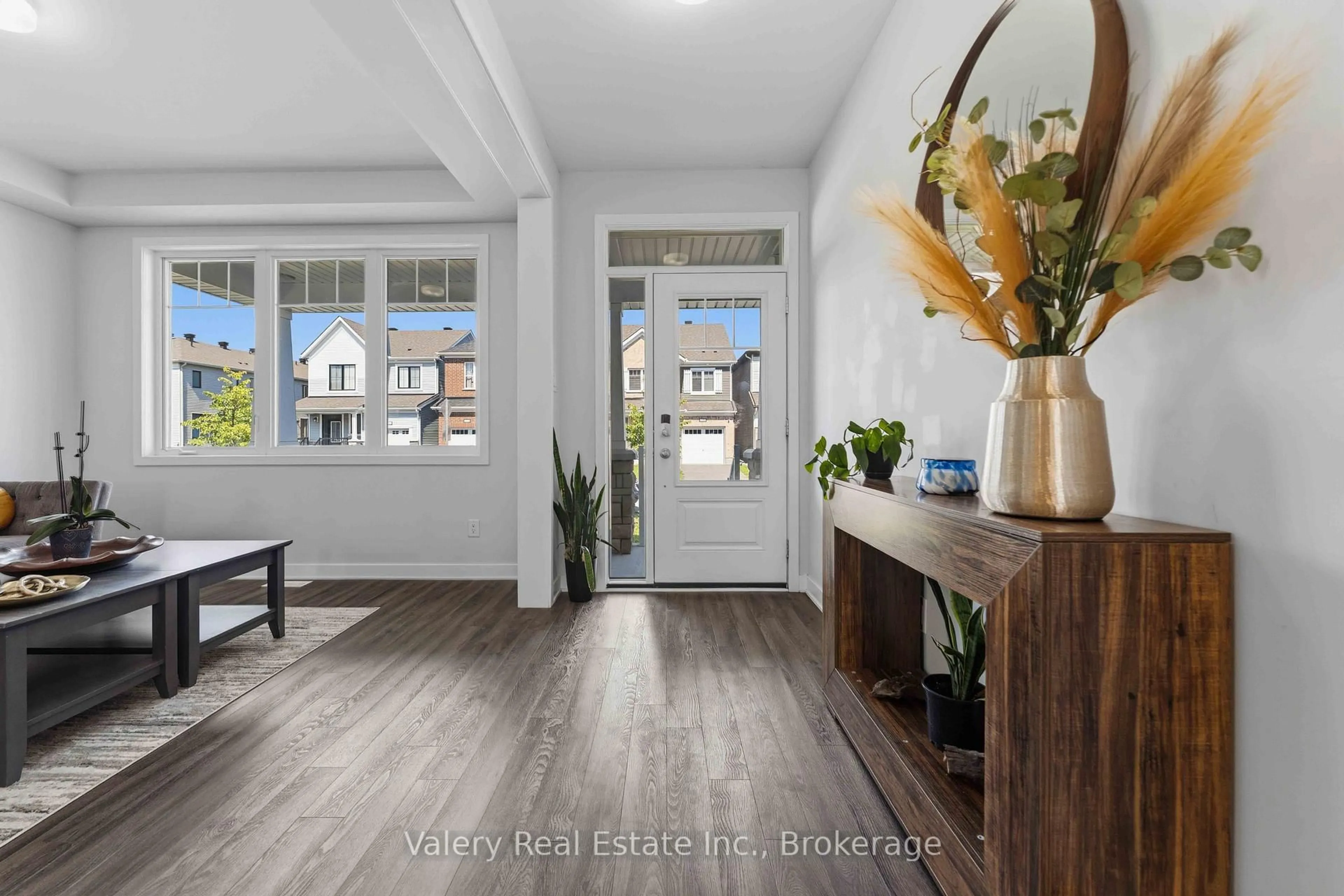 Indoor entryway for 180 Yearling Circ, Richmond Ontario K0A 2Z0