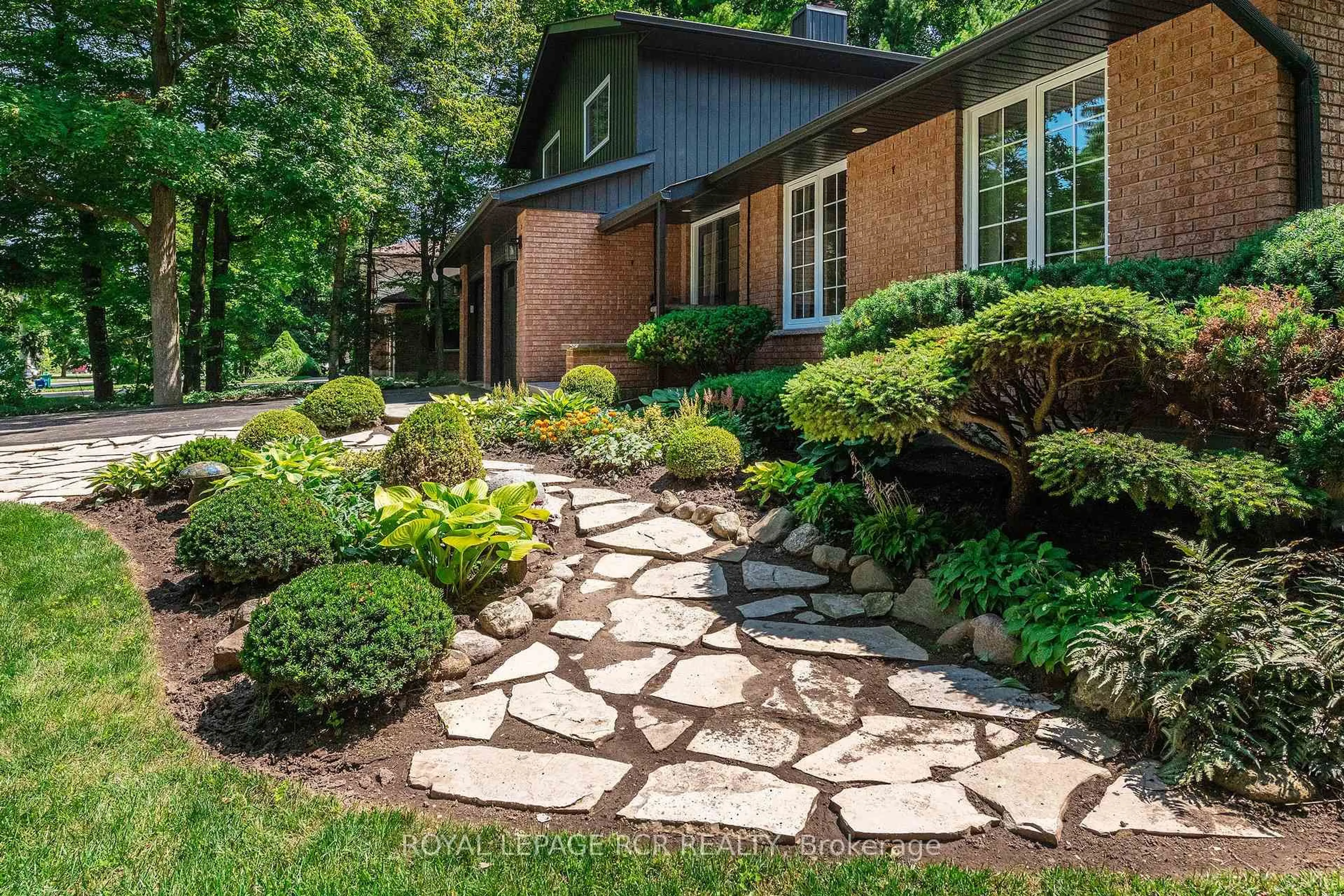 Patio, street for 1026 Queens Bush Rd, Wellesley Ontario N0B 2T0