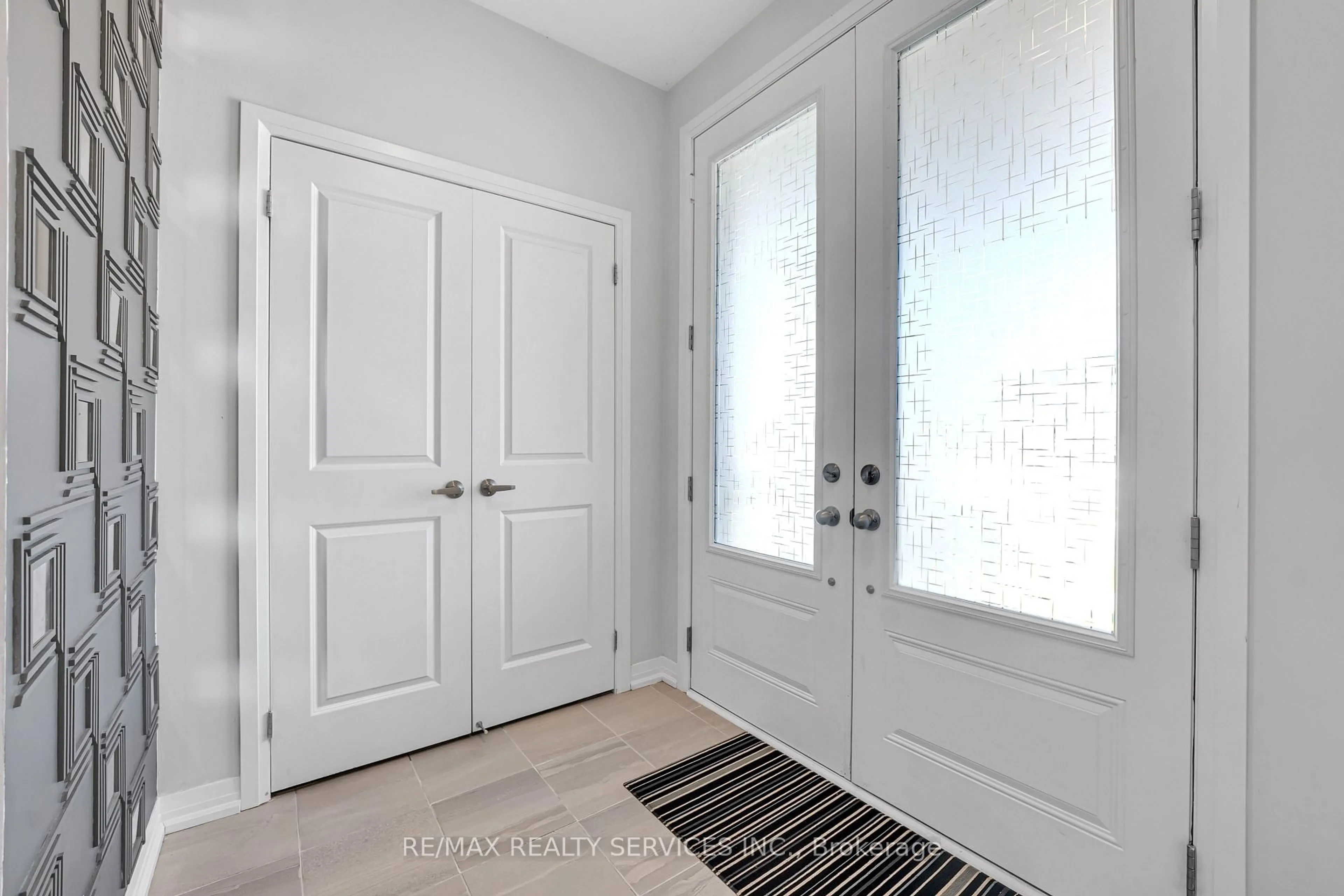 Indoor entryway for 13 STEADMAN St, Cambridge Ontario N1S 0C7
