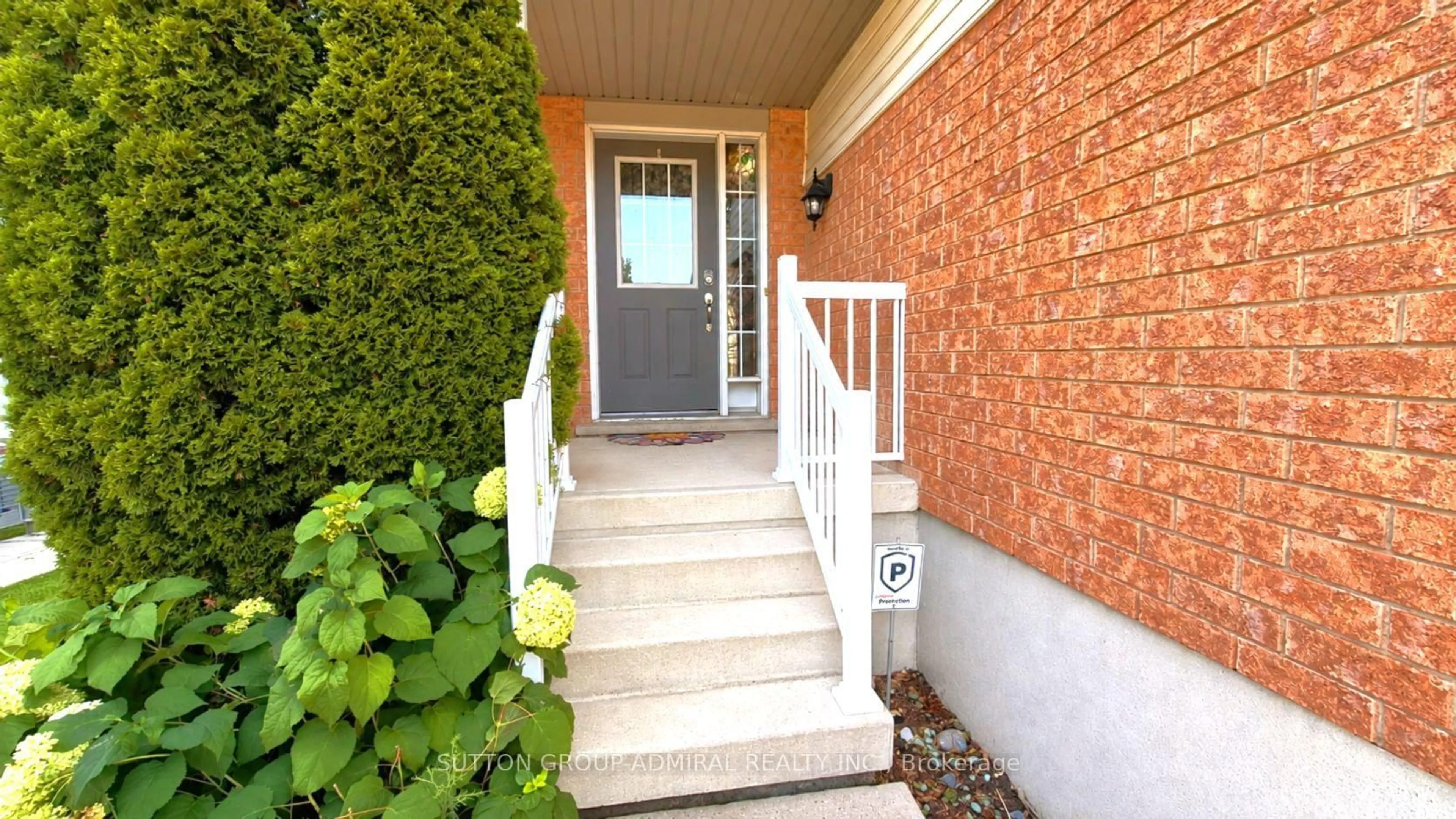 Indoor entryway for 115 PEACH BLOSSOM Cres, Kitchener Ontario N2E 3Z7