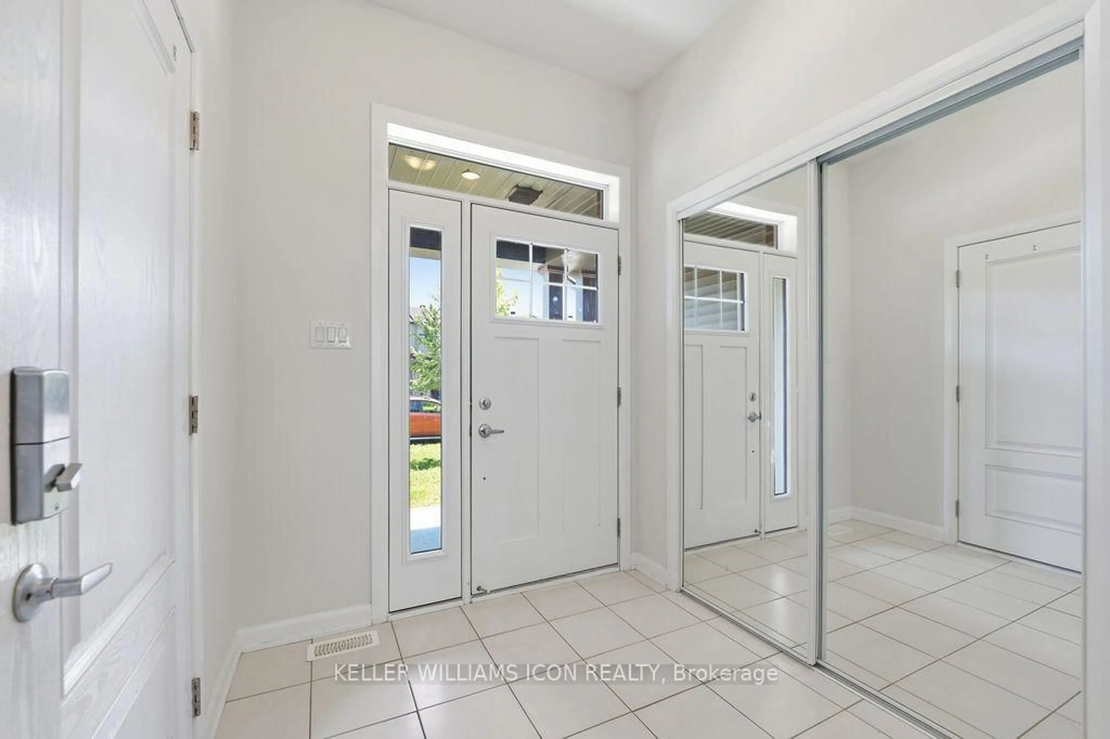 Indoor entryway for 301 Drumlish Lane, Ottawa Ontario K2J 6Y1