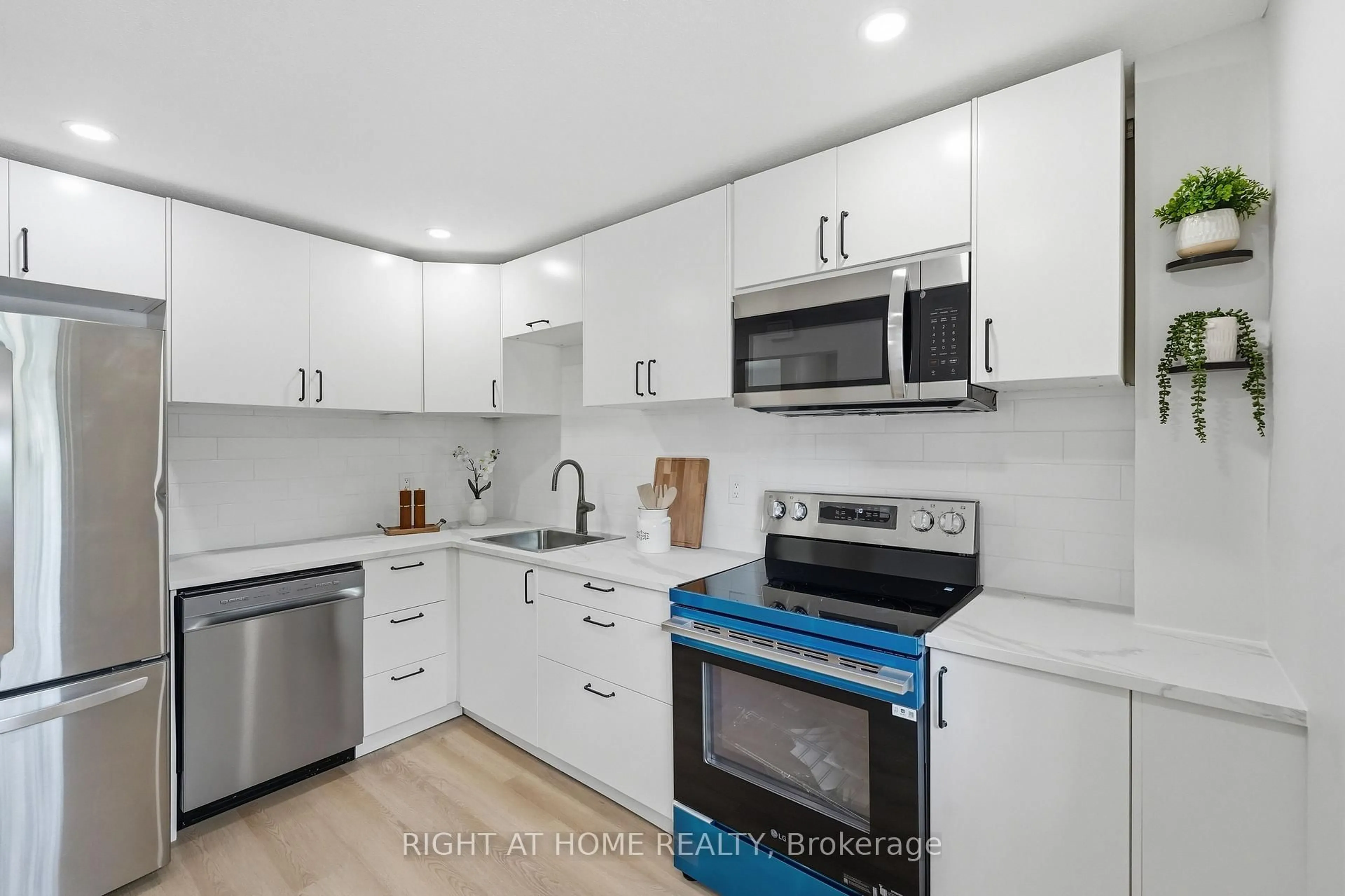 Standard kitchen, unknown for 7874 Jeanne D'arc Blvd #3, Ottawa Ontario K1C 2E9
