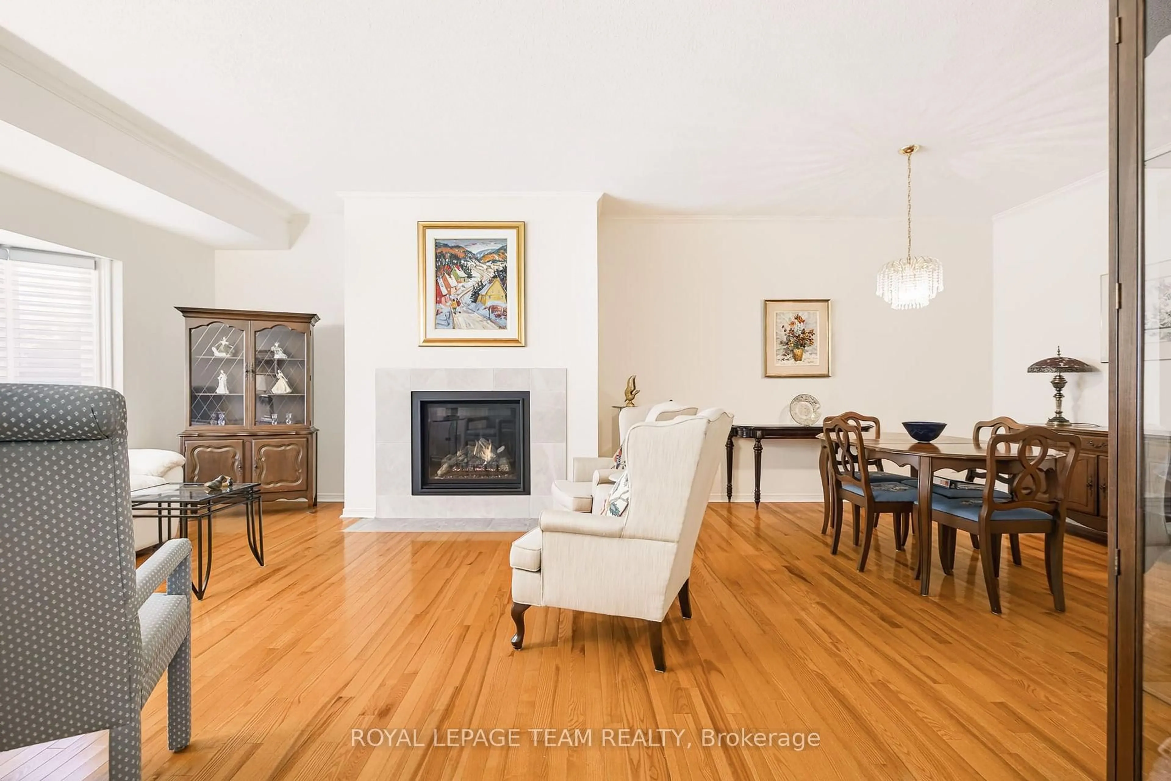 Dining room, wood/laminate floor for 19 Pine Needles Crt, Ottawa Ontario K2S 1G5