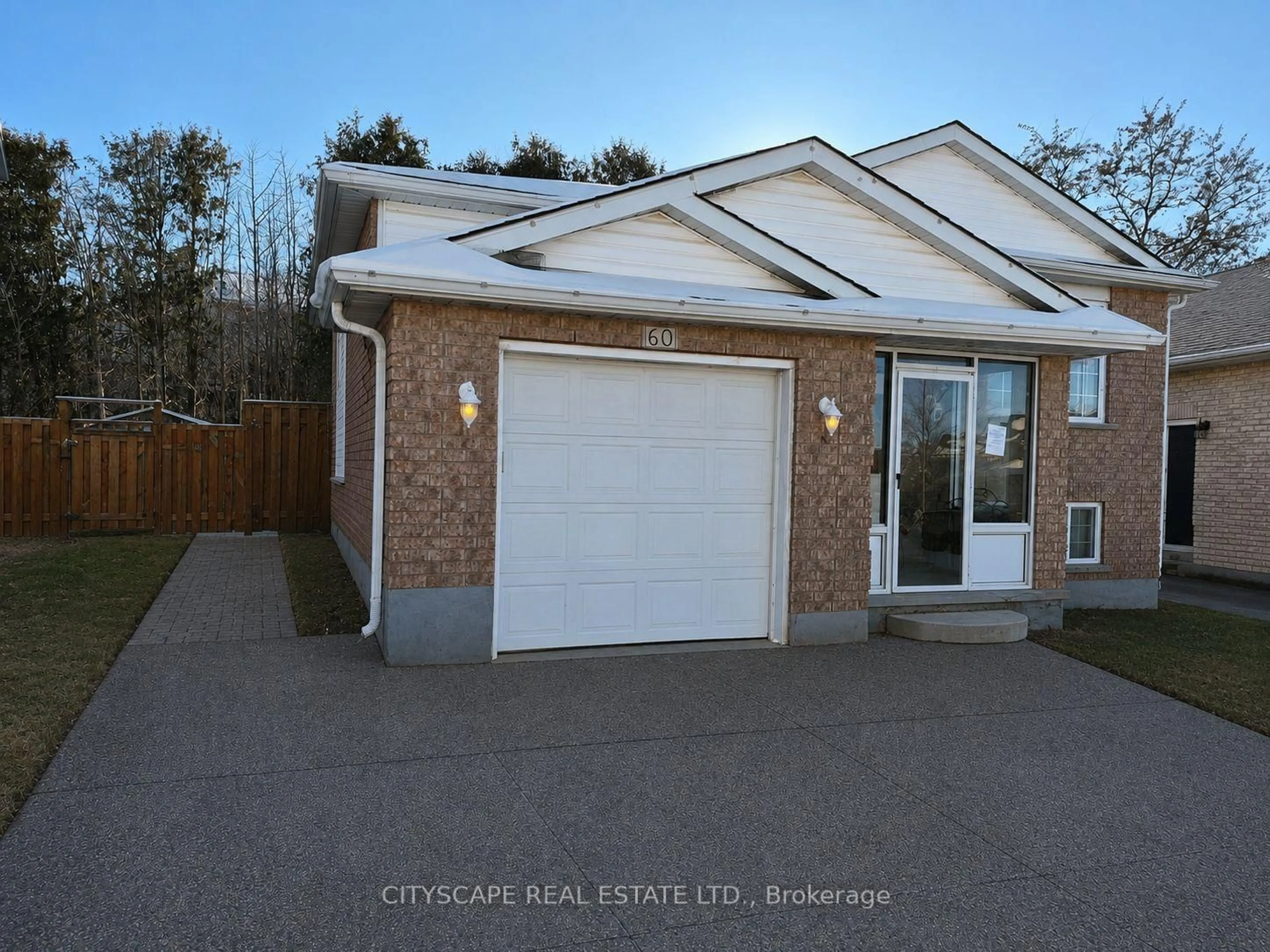 A pic from outside/outdoor area/front of a property/back of a property/a pic from drone, street for 60 Castlewood Pl, Cambridge Ontario N1R 8K6