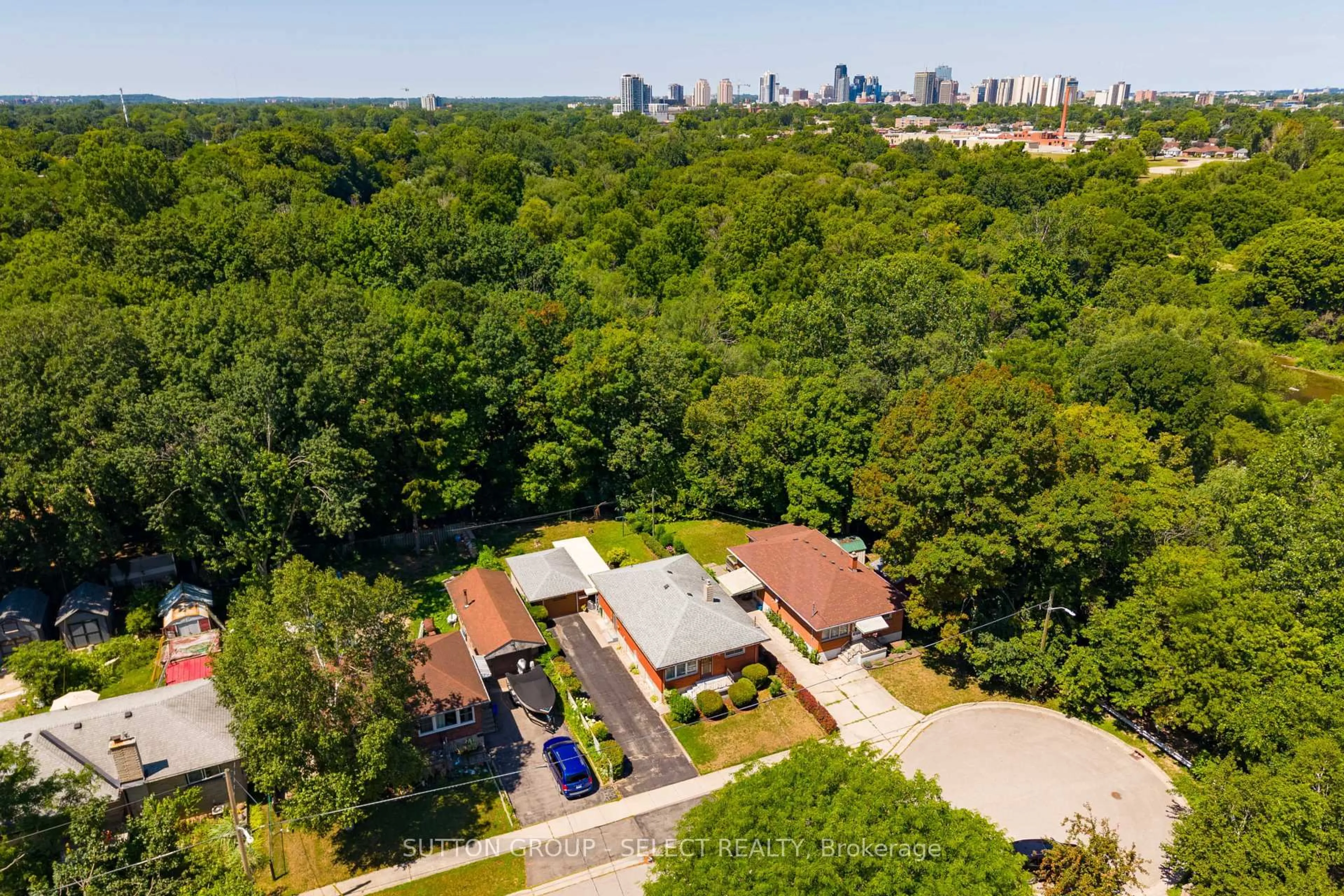A pic from outside/outdoor area/front of a property/back of a property/a pic from drone, unknown for 25 Gladstone Ave, London South Ontario N5Z 3R2