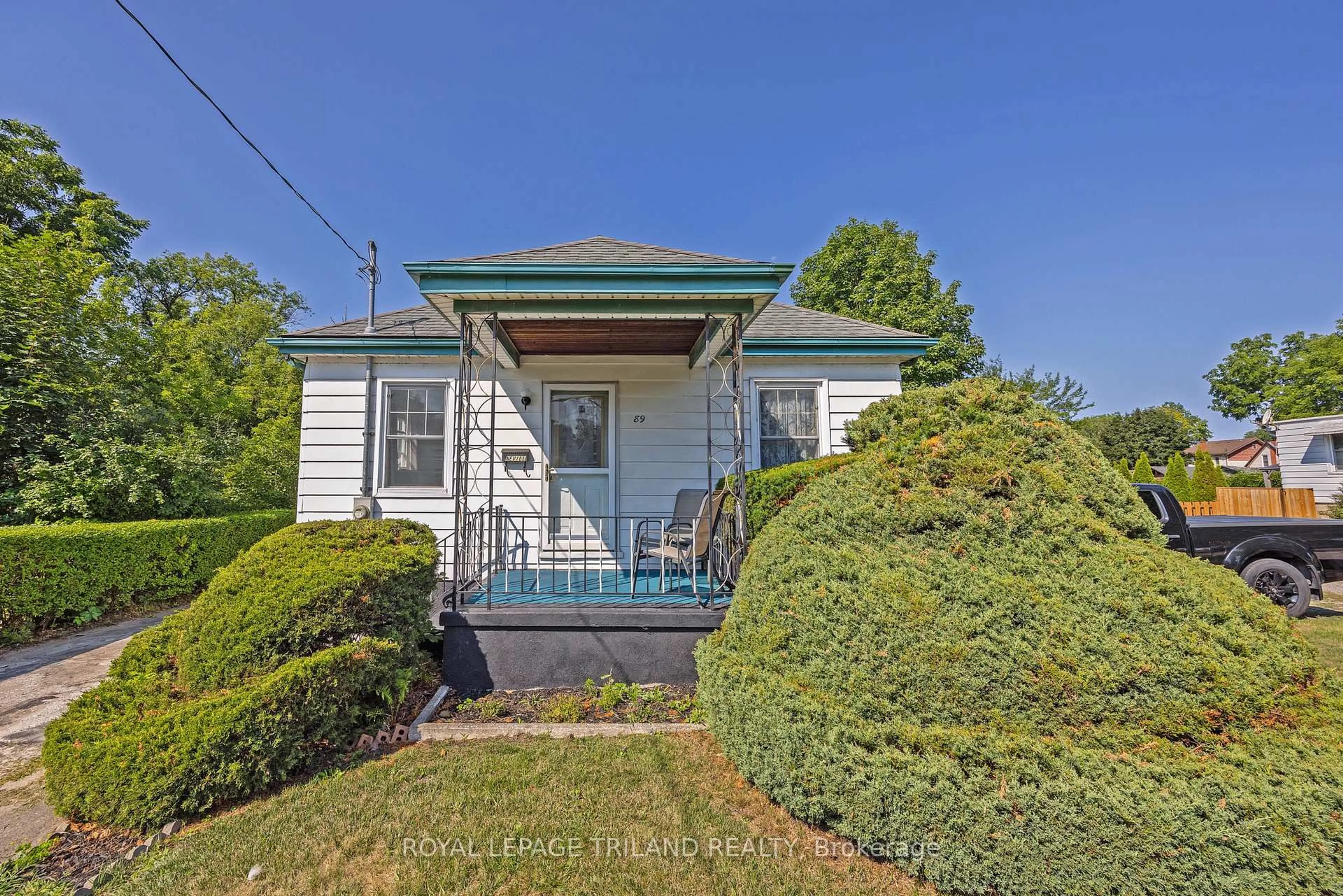 A pic from outside/outdoor area/front of a property/back of a property/a pic from drone, street for 89 Egerton St, London East Ontario N5Z 2G1