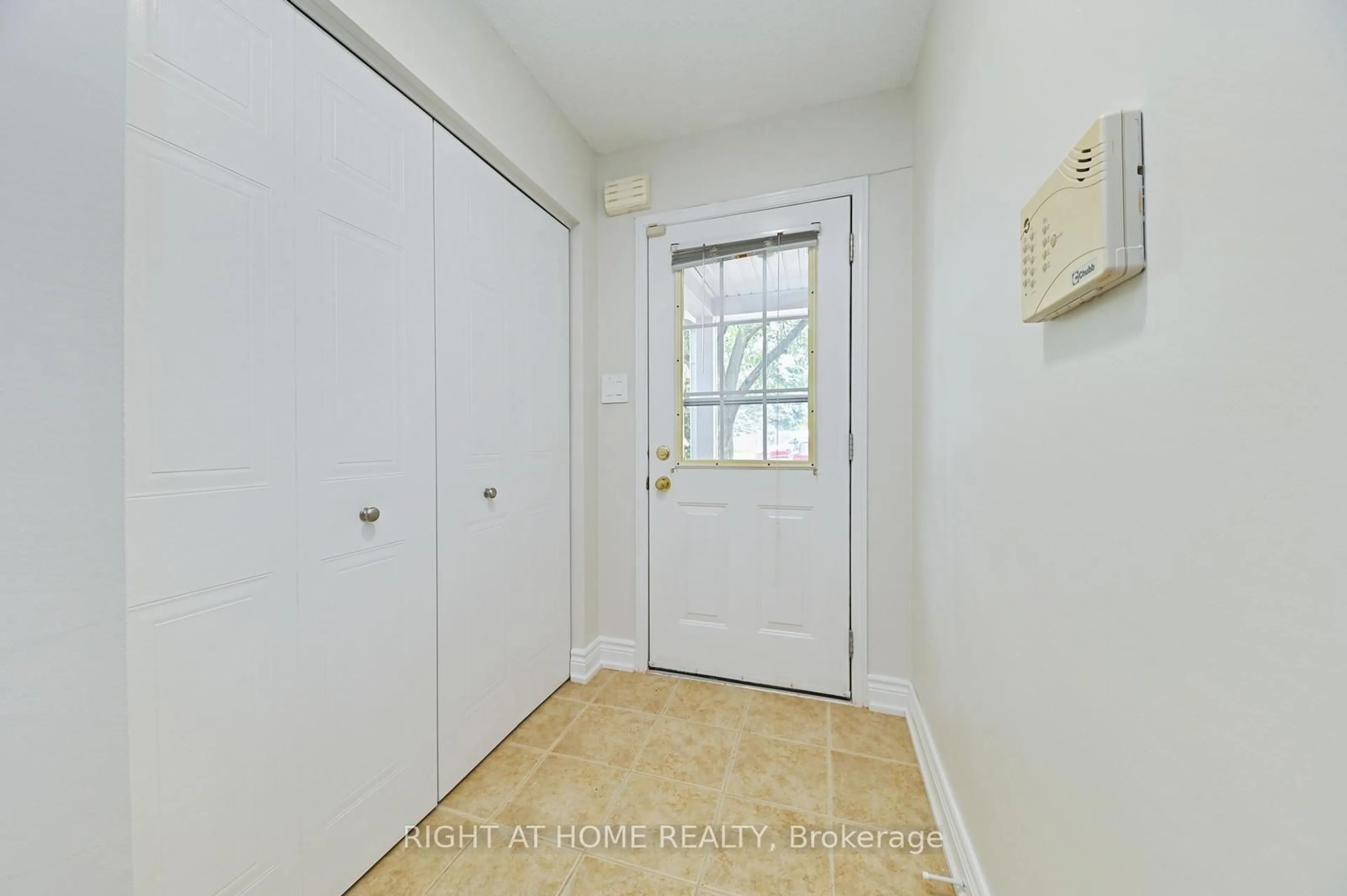 Indoor entryway for 1055 Gordon St #58, Guelph Ontario N1G 4X9