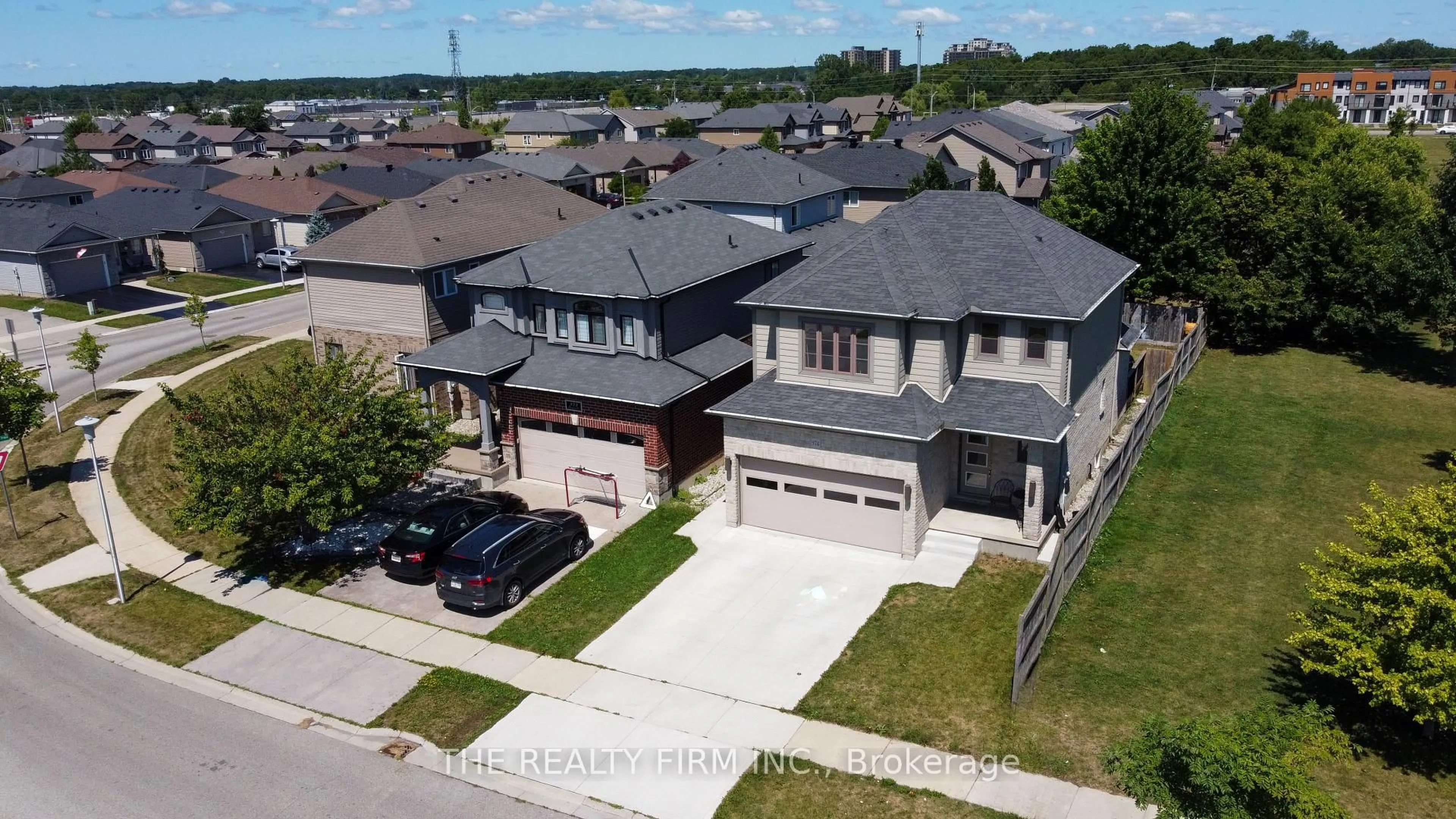 A pic from outside/outdoor area/front of a property/back of a property/a pic from drone, street for 974 Bluegrass Dr, London North Ontario N6H 0C9