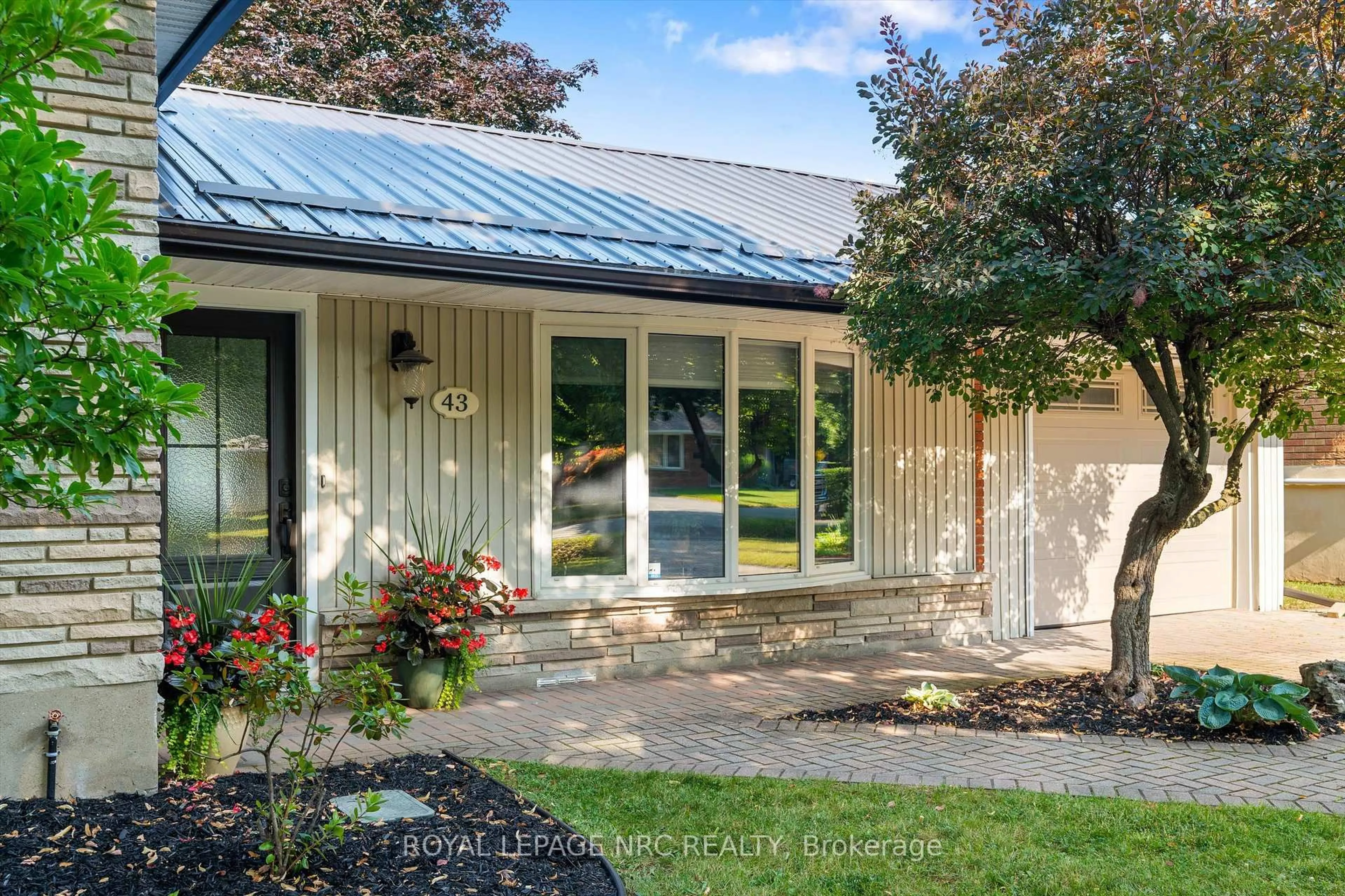 Unknown for 43 Howard Ave, St. Catharines Ontario L2N 3W8