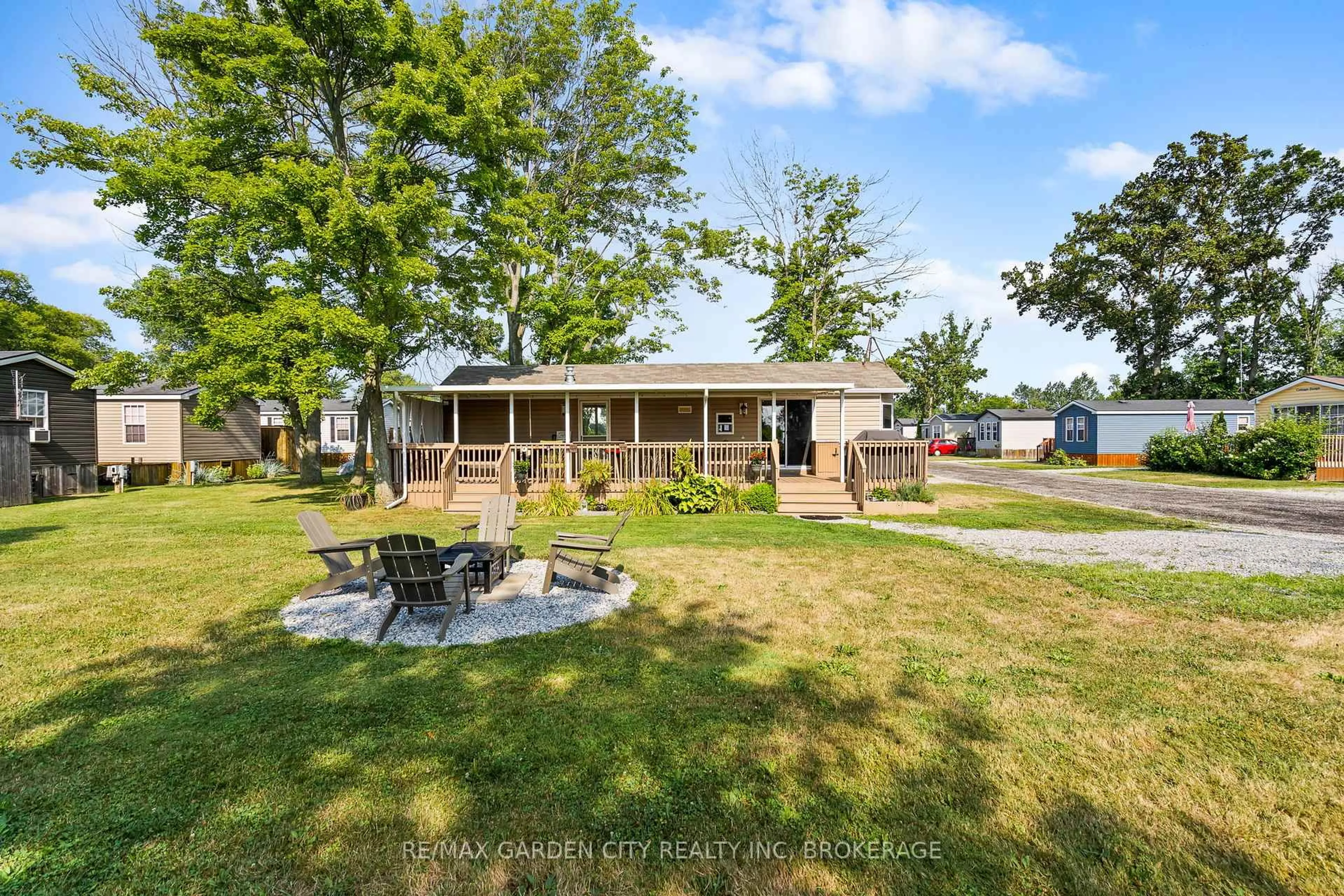 A pic from outside/outdoor area/front of a property/back of a property/a pic from drone, water/lake/river/ocean view for 1501 LINE 8 Rd #264, Niagara-on-the-Lake Ontario L0S 1J0