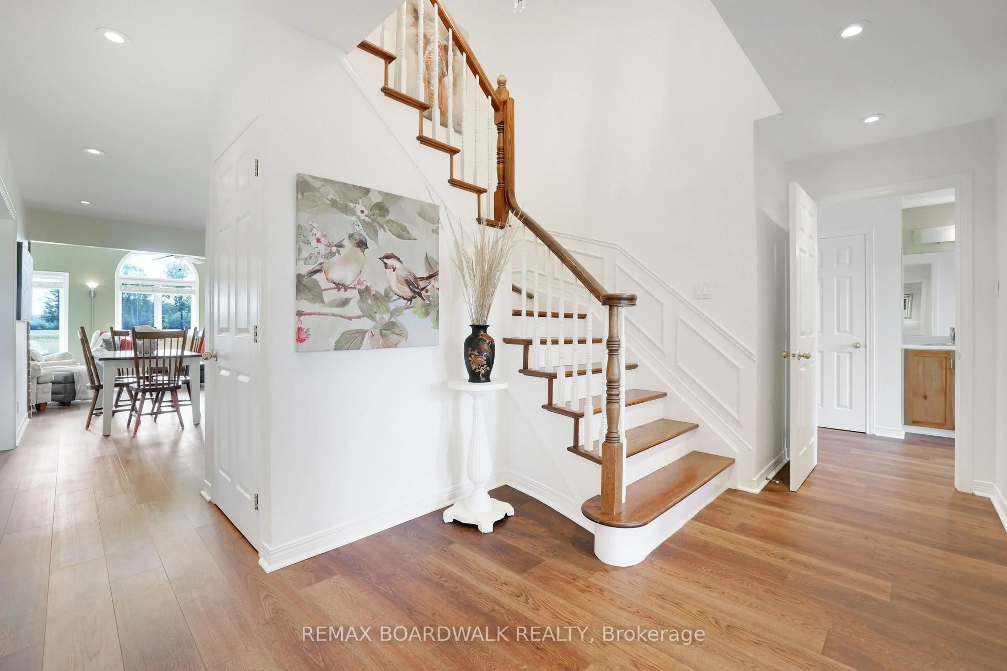 Indoor entryway for 1375 March Vall MARCH VALLEY Rd, Ottawa Ontario K2K 1X7