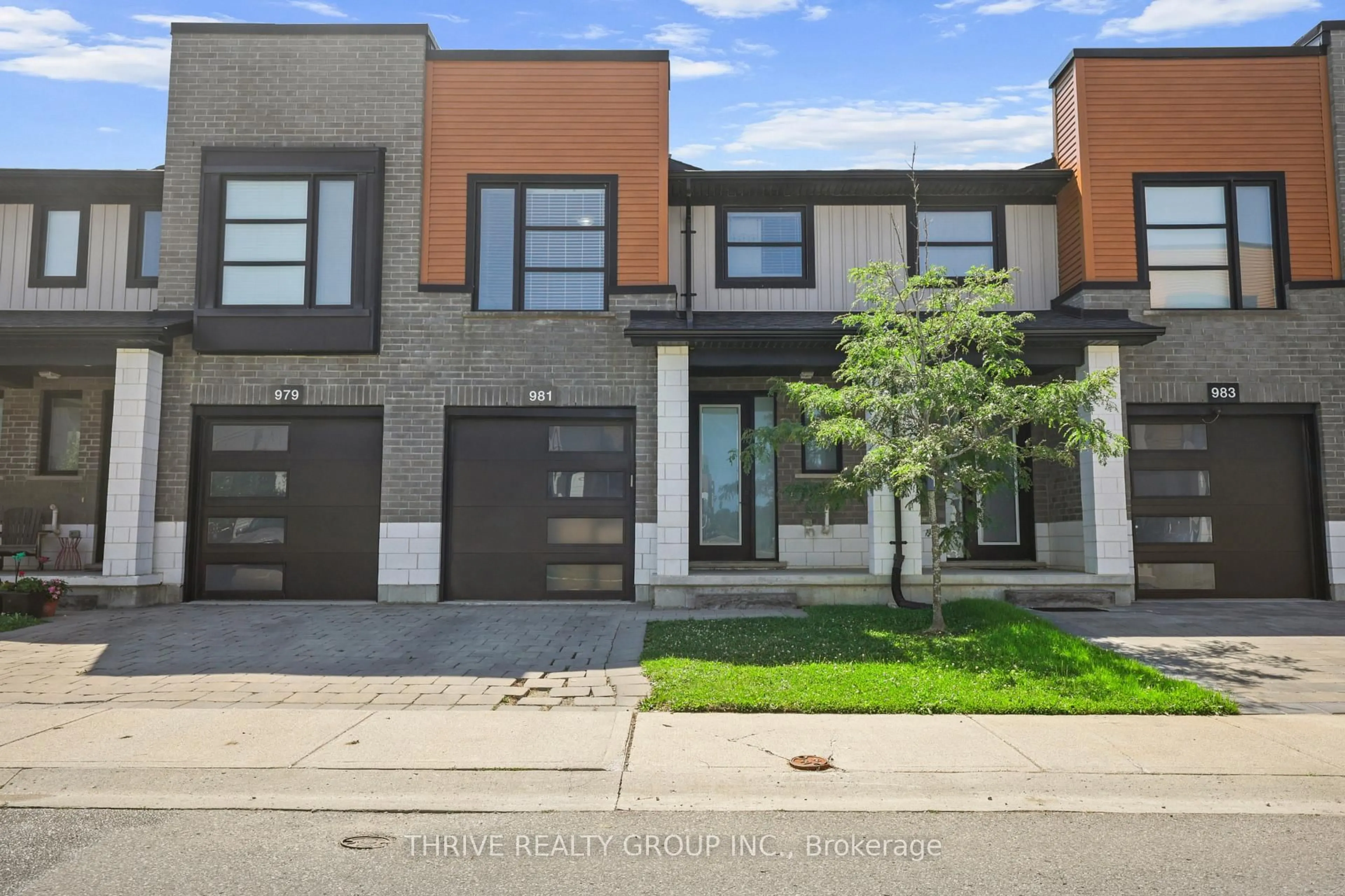 Home with brick exterior material, street for 981 West Village Sq, London North Ontario N6H 0J7
