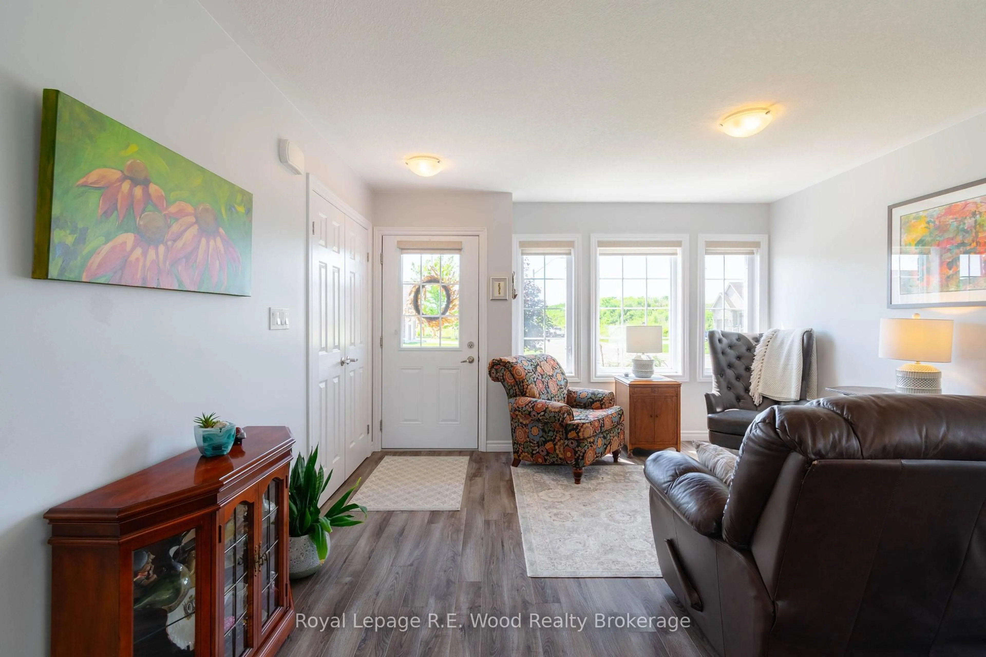 Indoor entryway for 87 Irving Dr, Norwich Ontario N0J 1P0