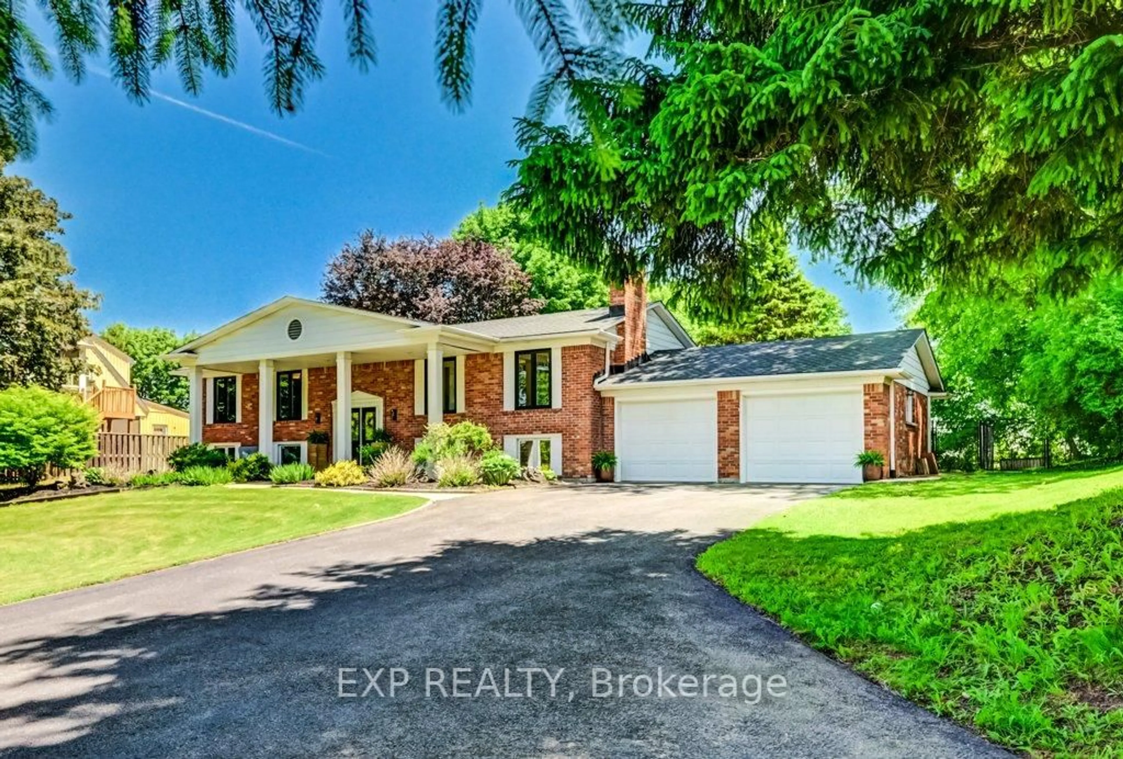 Home with brick exterior material, street for 194 Dundas St, Hamilton Ontario L8N 2Z7