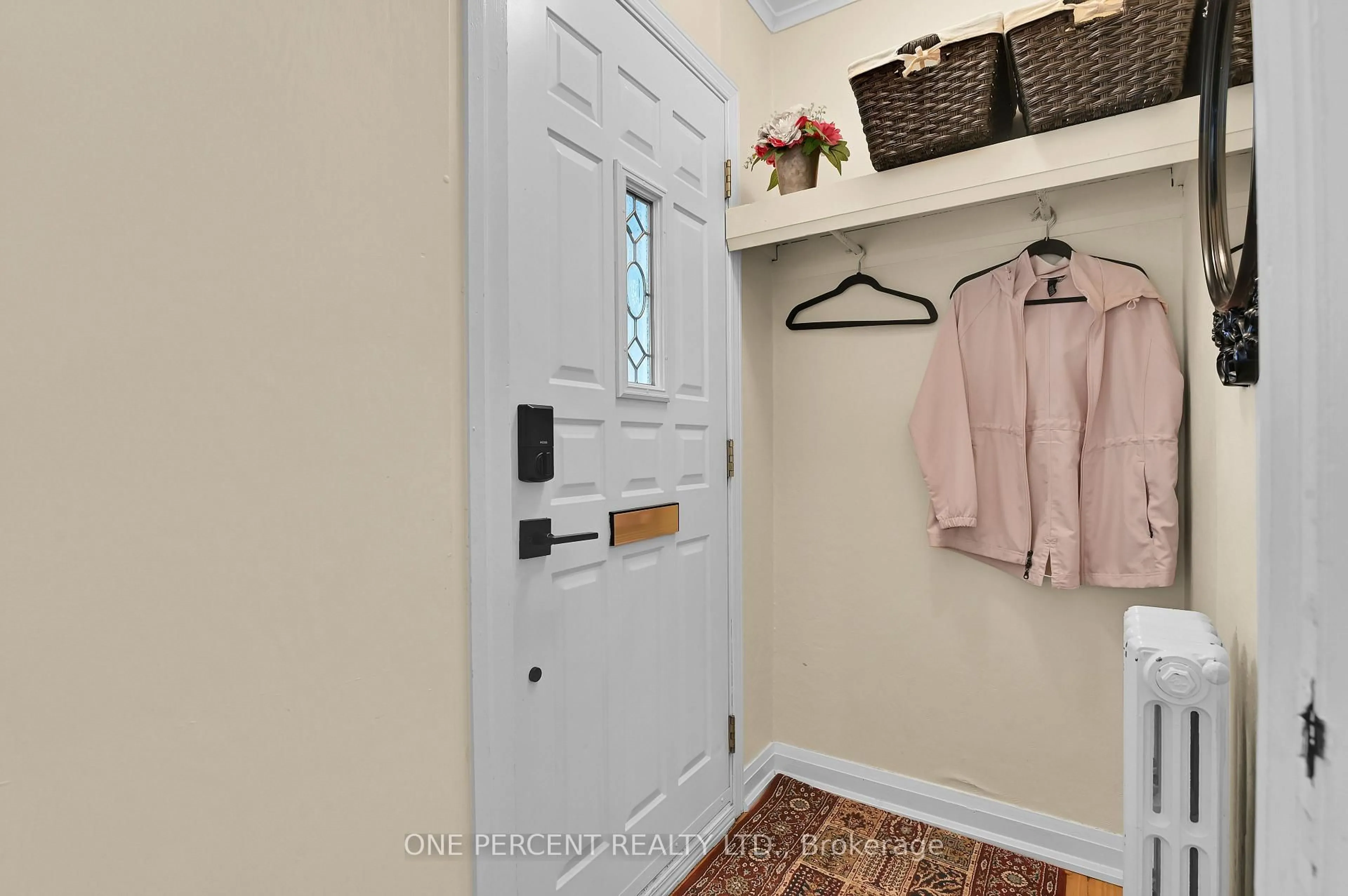 Indoor entryway for 36 Argue Dr, Ottawa Ontario K2E 6S1