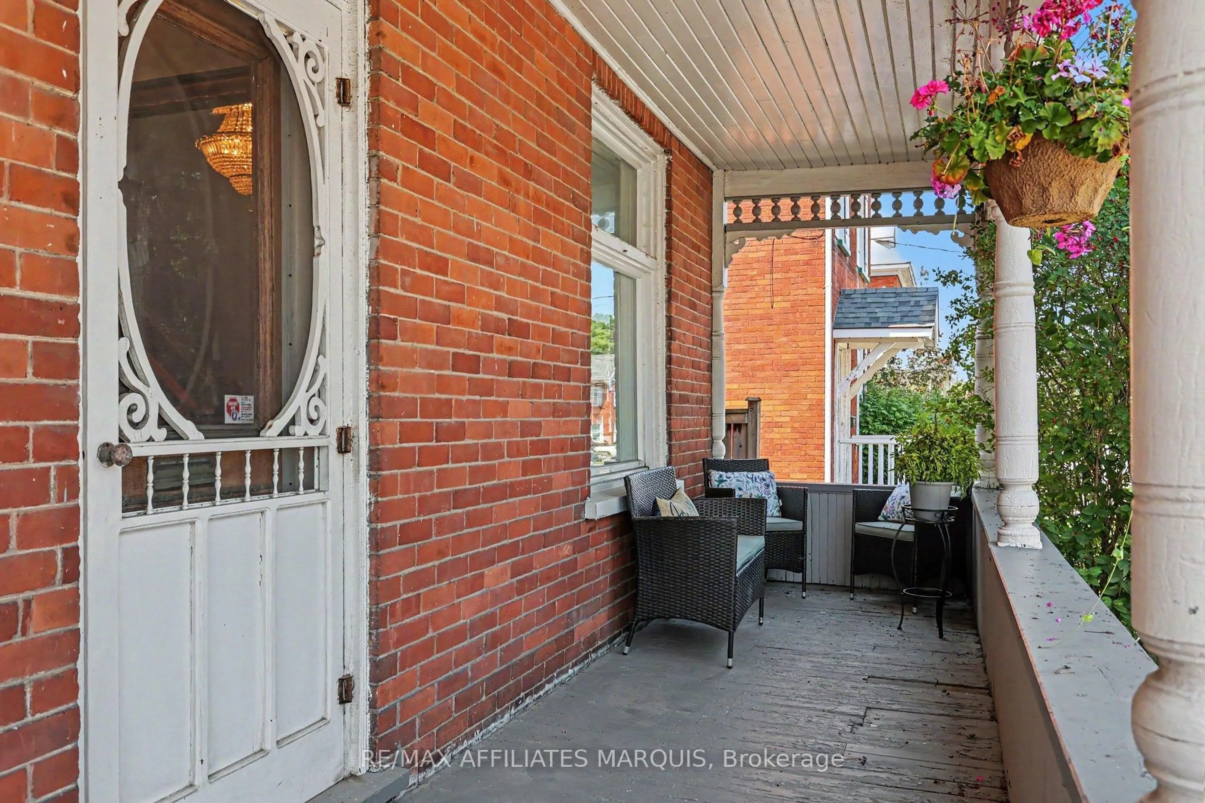 Patio, street for 100 Elmsley St, Smiths Falls Ontario K7A 2H2