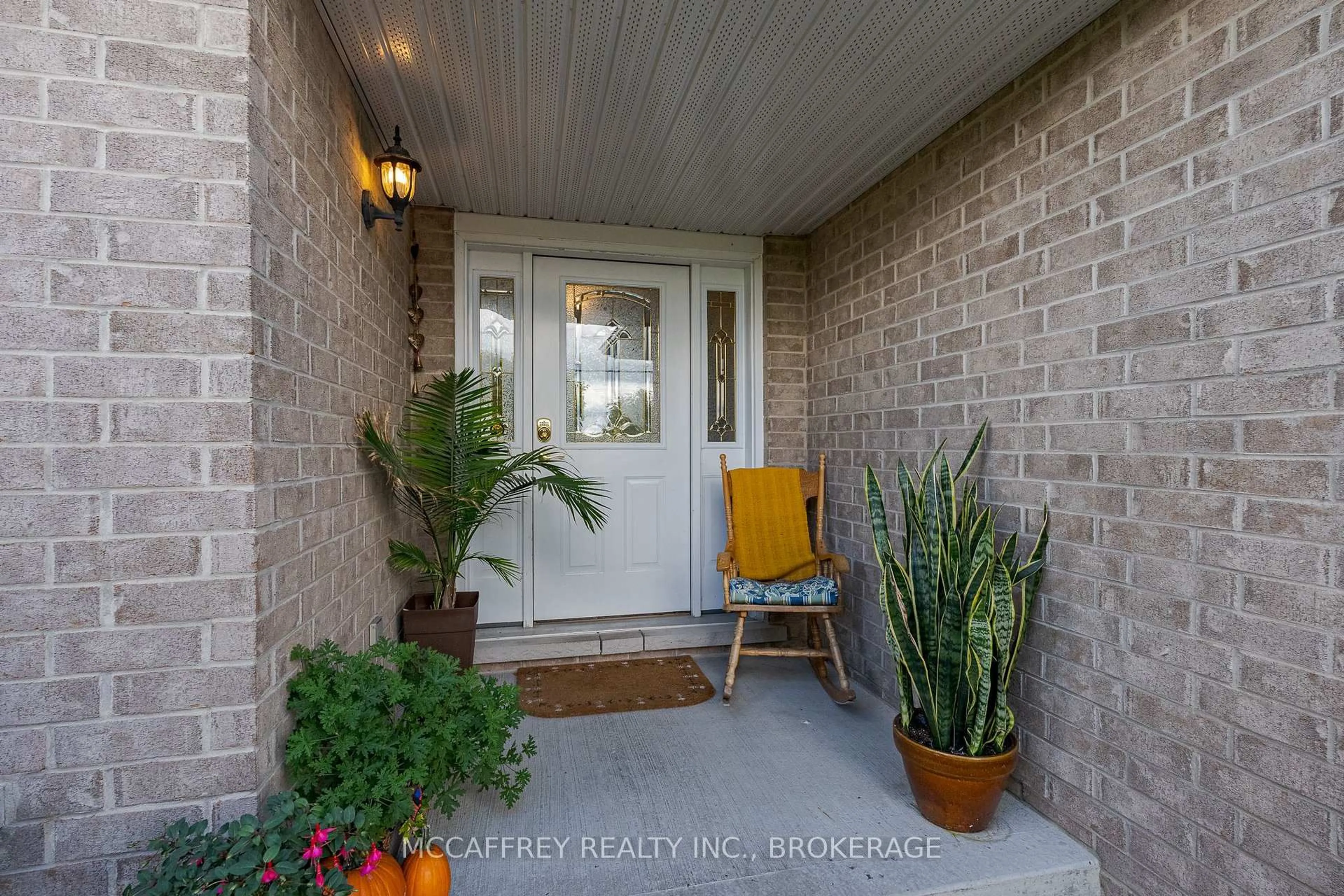 Indoor entryway for 444 BRIDGE St, Greater Napanee Ontario K7R 3L1
