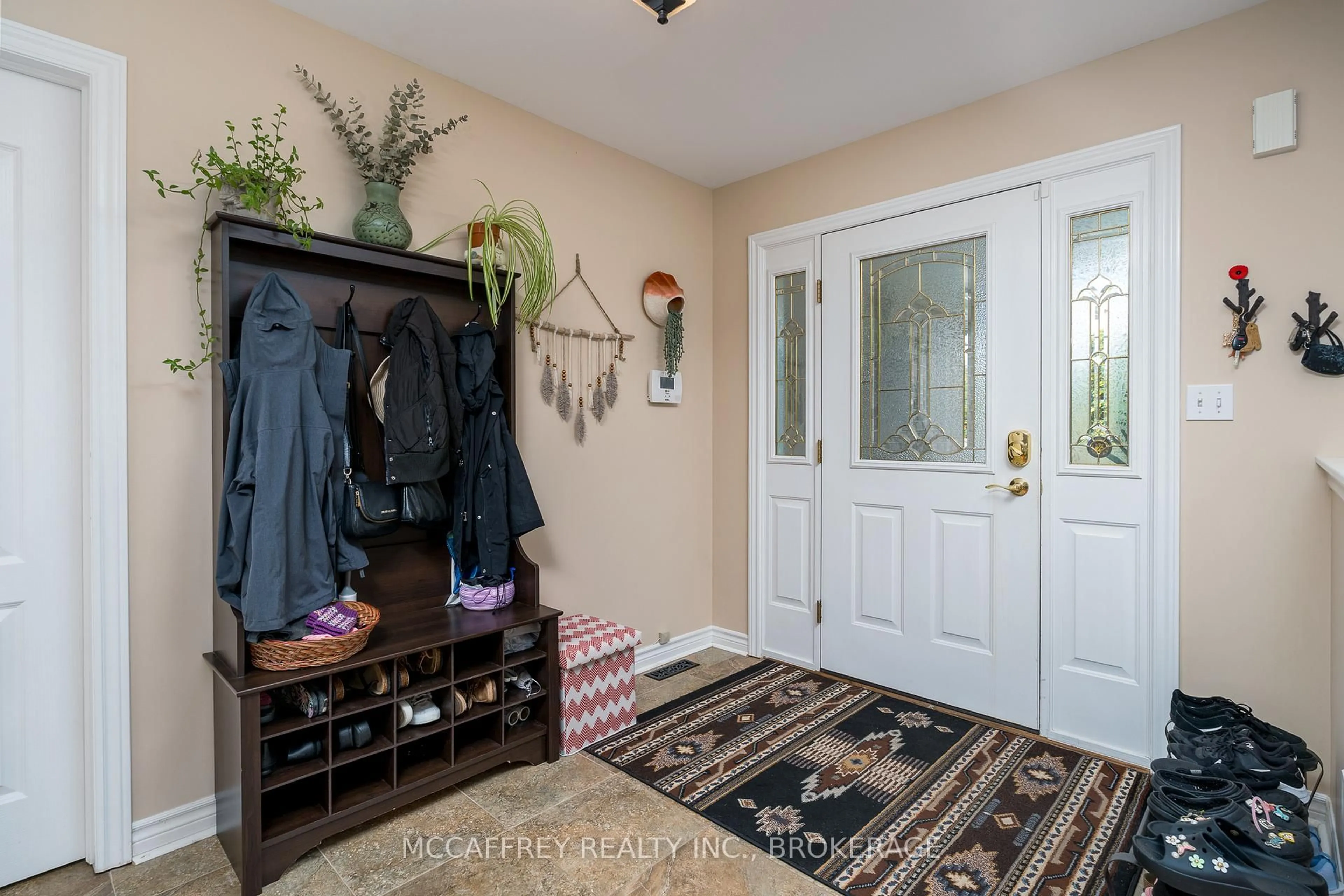 Indoor entryway for 444 BRIDGE St, Greater Napanee Ontario K7R 3L1
