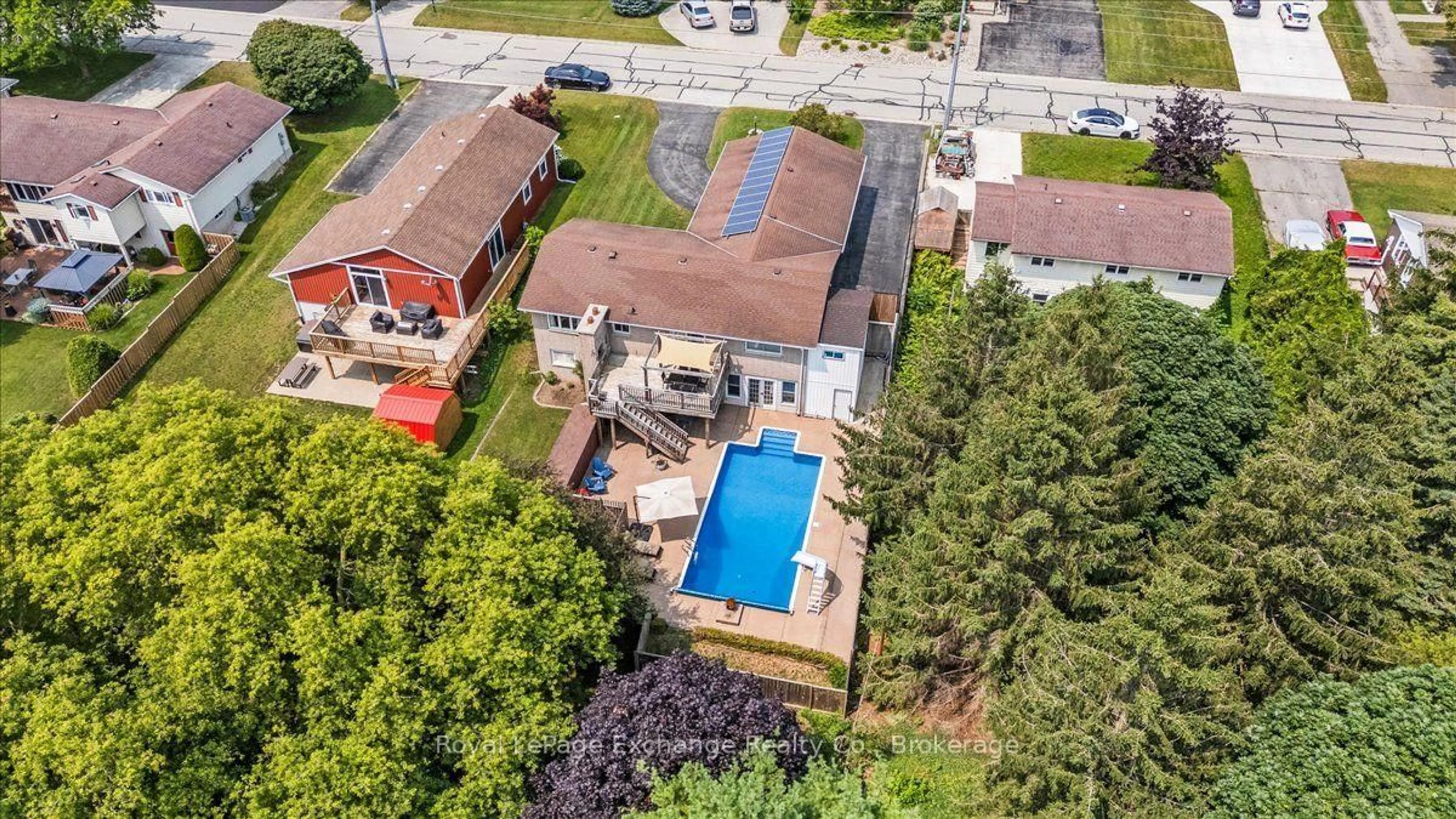 A pic from outside/outdoor area/front of a property/back of a property/a pic from drone, street for 377 Princes St, Kincardine Ontario N2Z 2T7